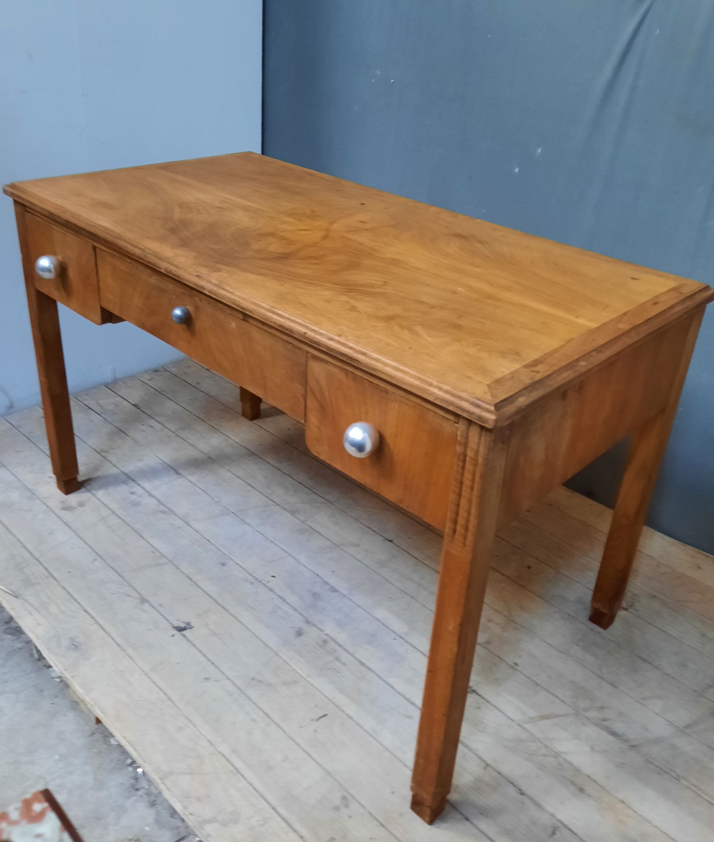 Bureau flat in light walnut year 1930