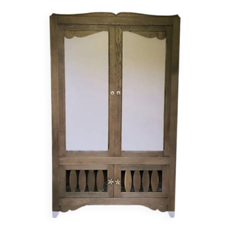 Wardrobe linen cupboard