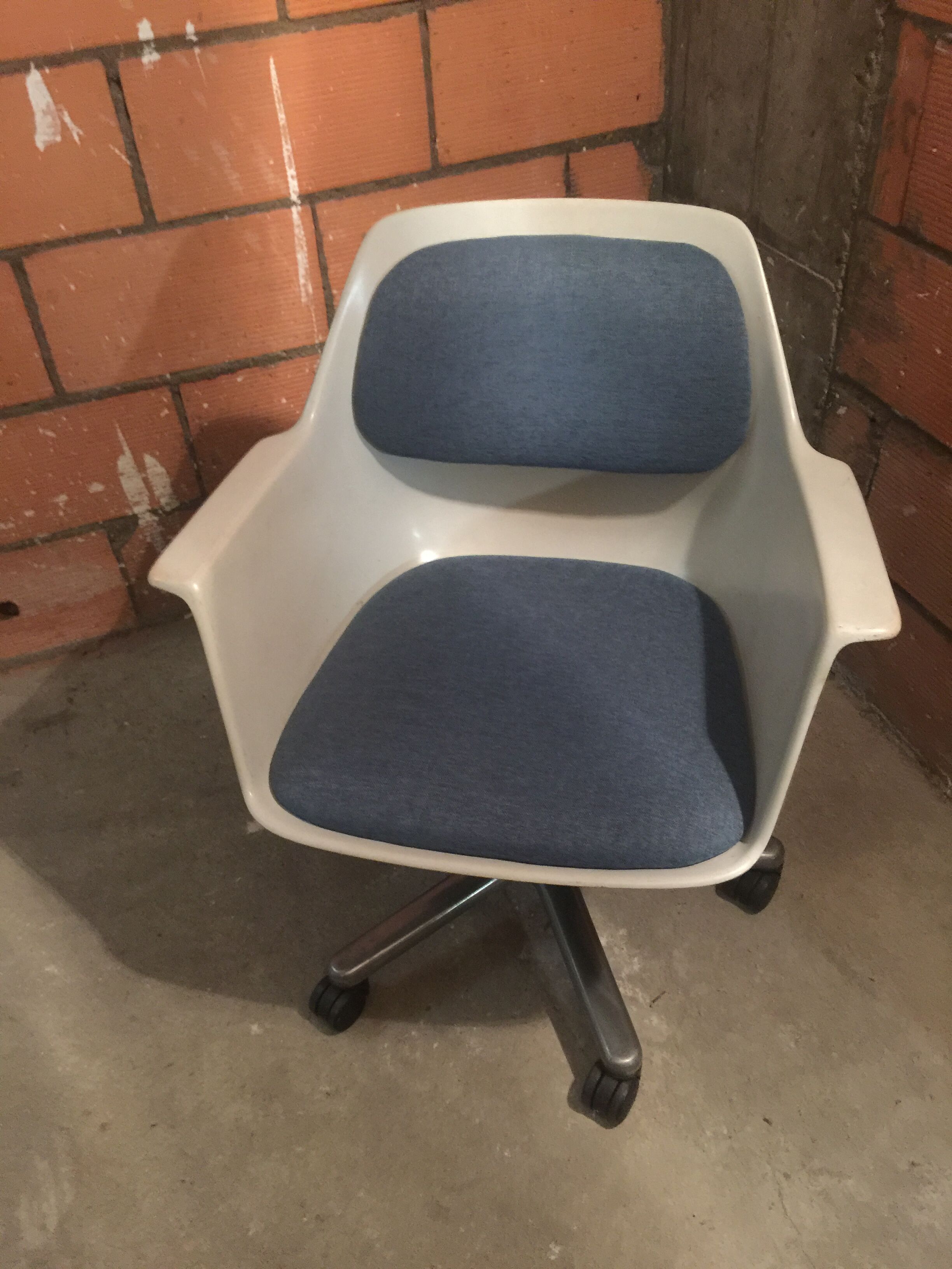 70' desk armchair