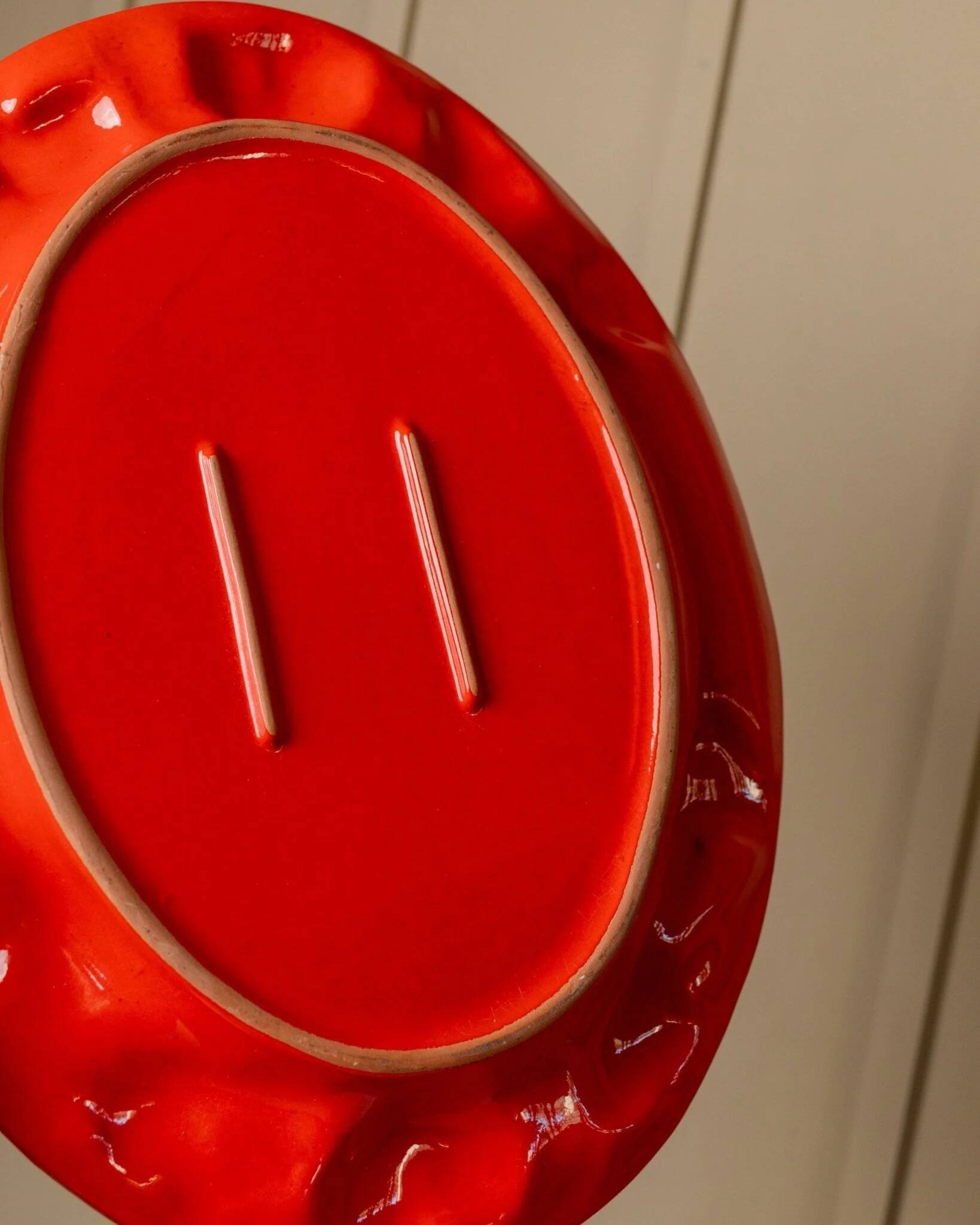 Large vintage oval ceramic platter XL from the 1980s - red glaze - fruit relief - Mid-Century design - Italy
