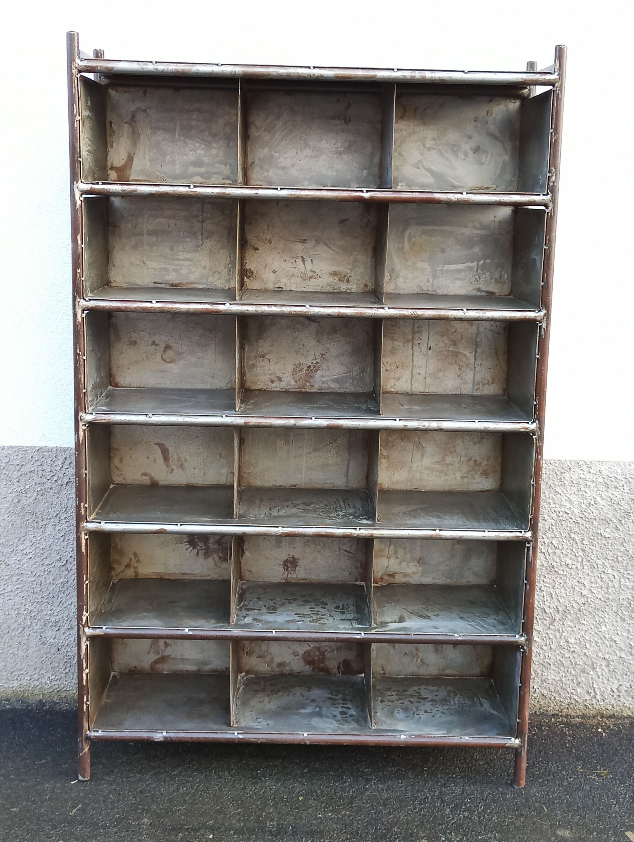 Shelf with metal lockers