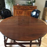 Gateleg table in cherry wood