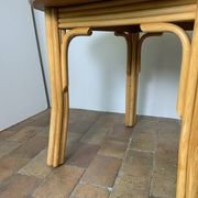 Round dining table