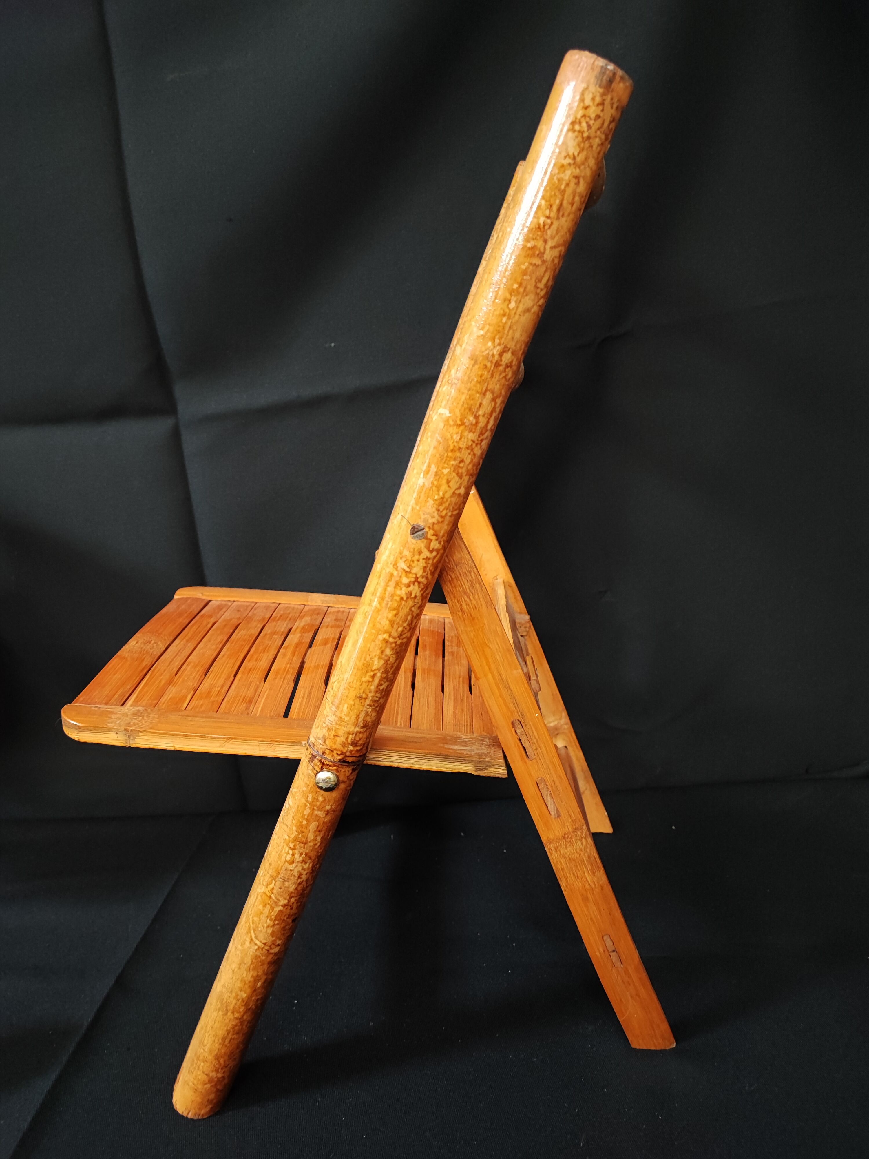 Folding bamboo chair for children