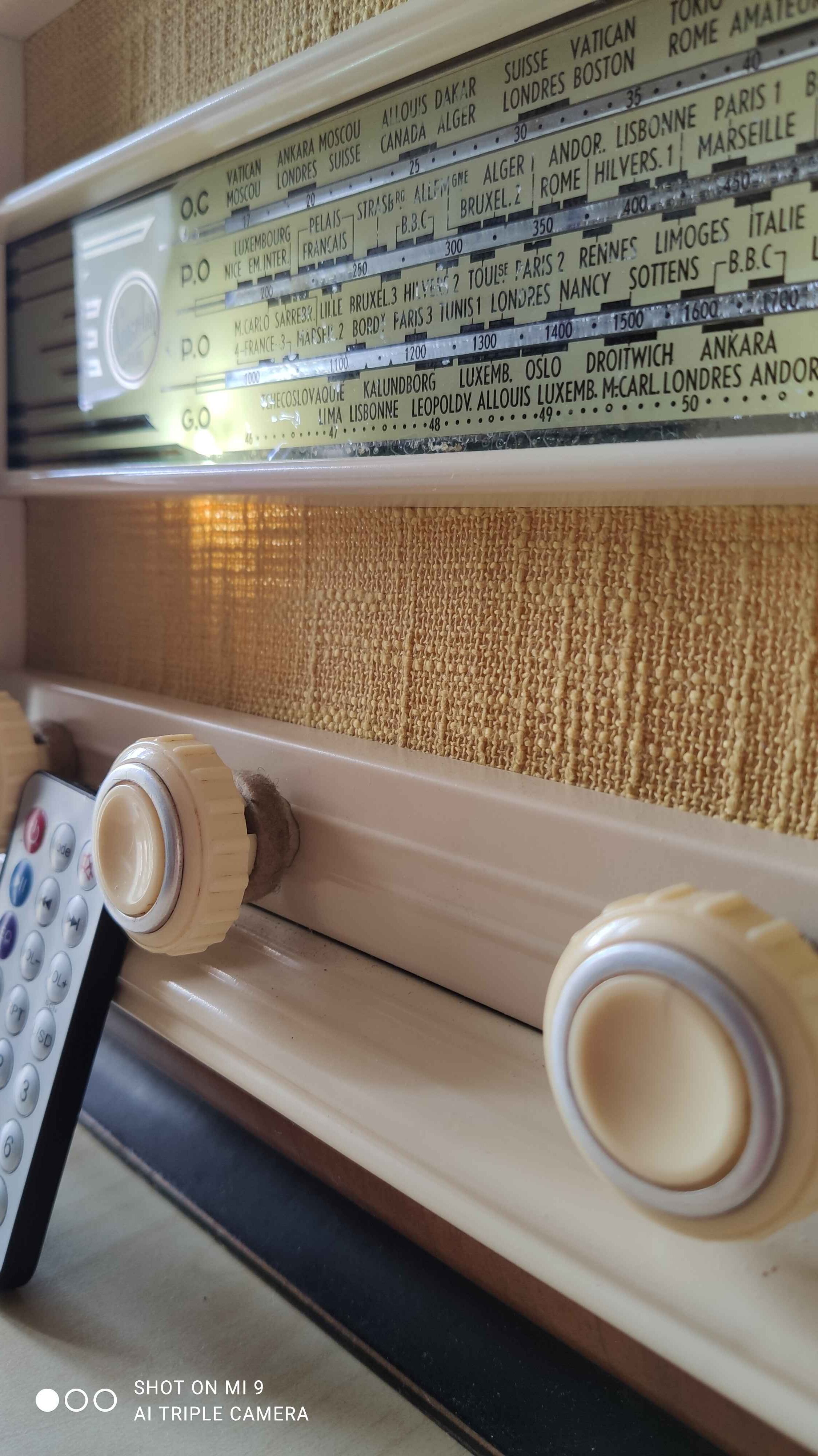 Sonneclair radio – green ribbon model (1952) – Bluetooth compatible