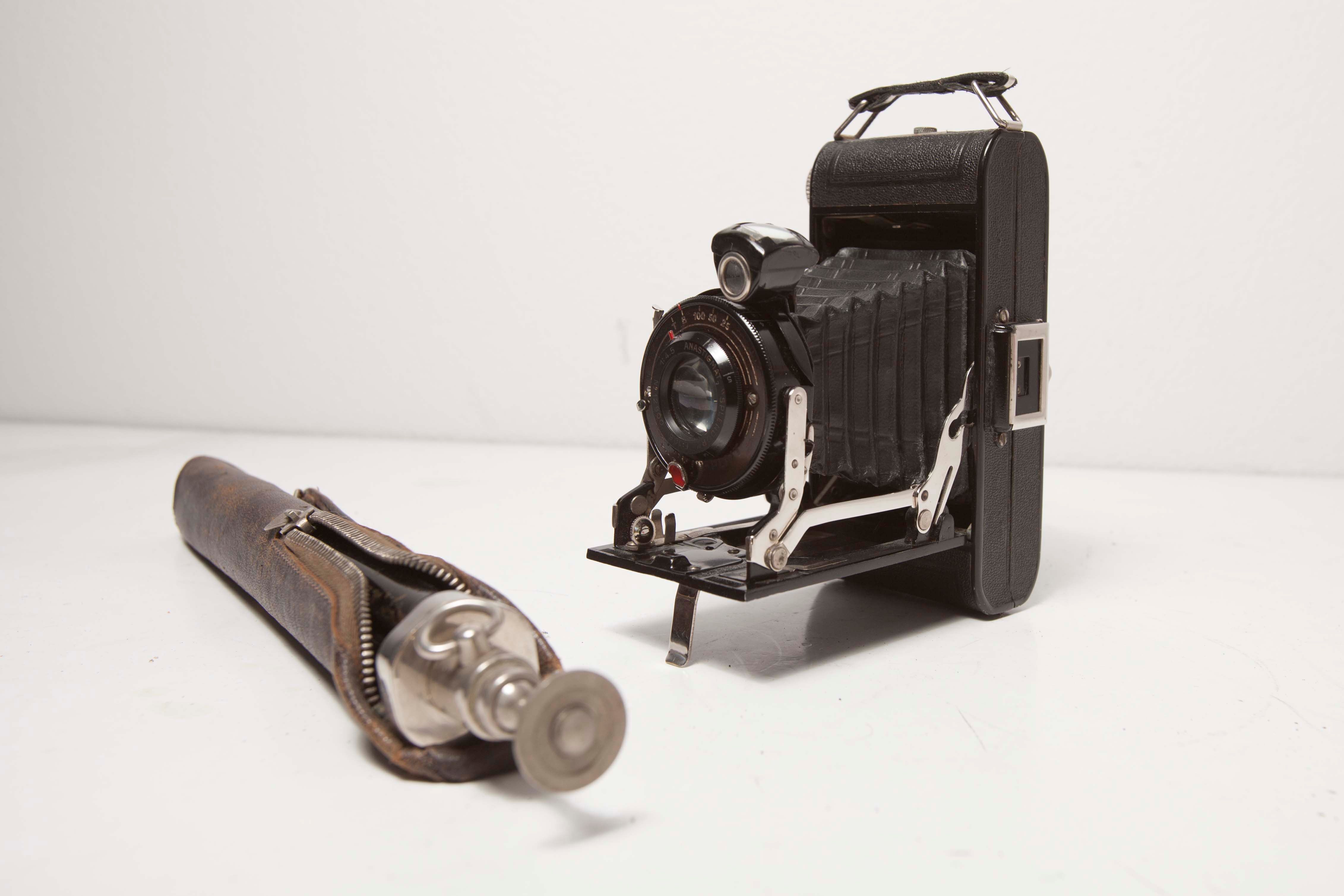 Camera pleases 1930 with photo foot