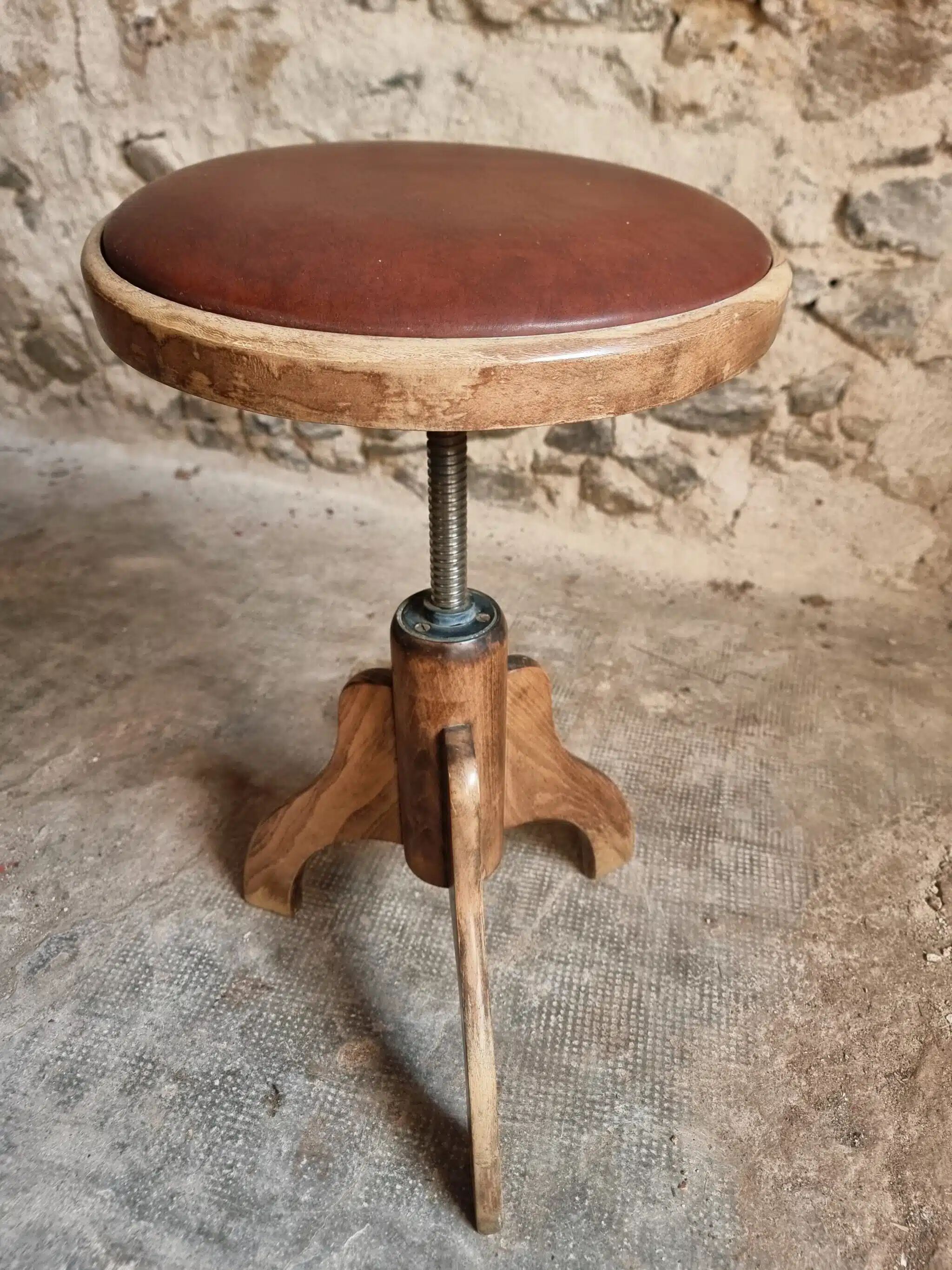 Tabouret français vintage en bois réglable, assise en skaï, années 1960