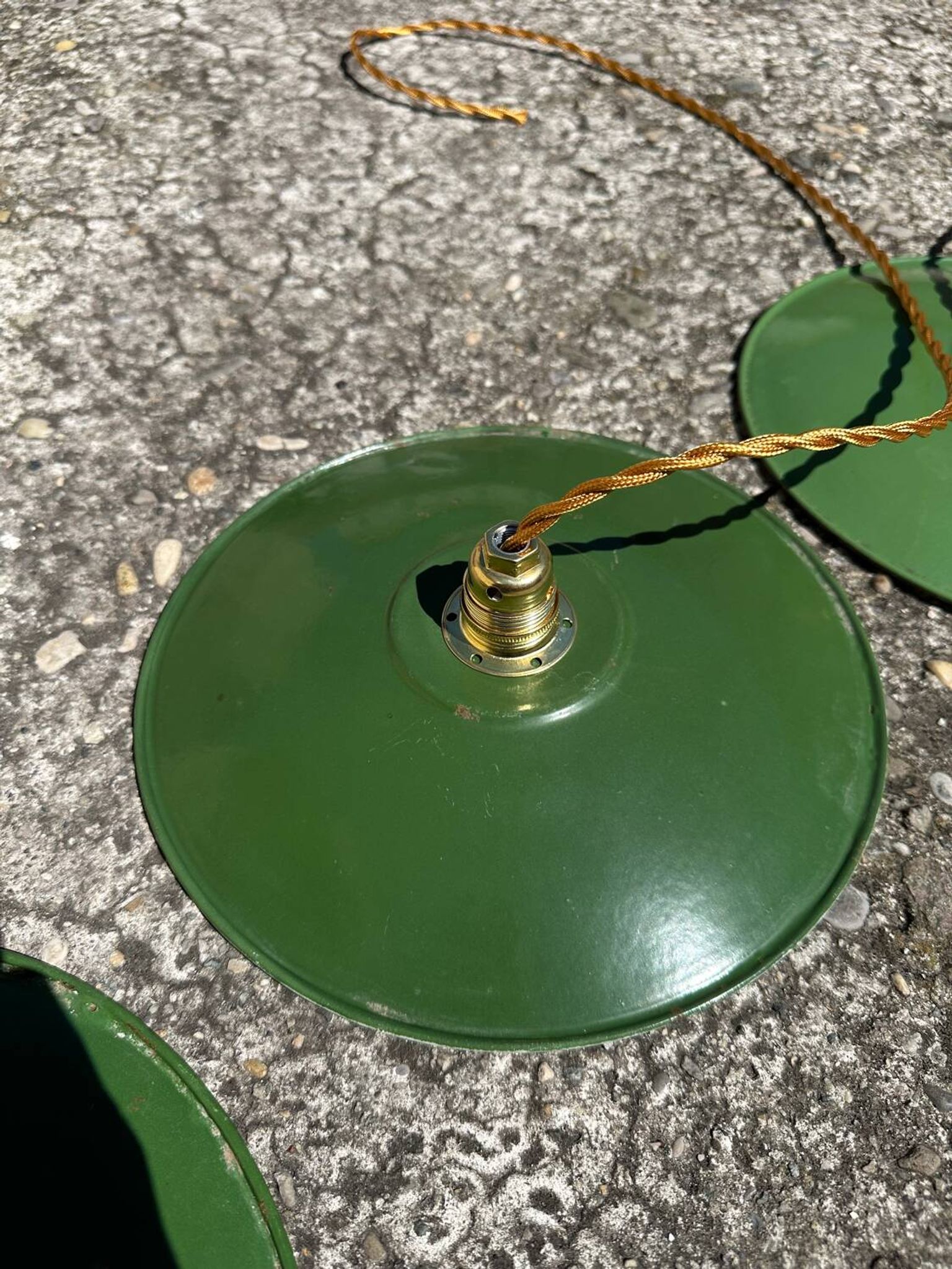 Vintage trio suspension lampshade in green and white enamelled metal.