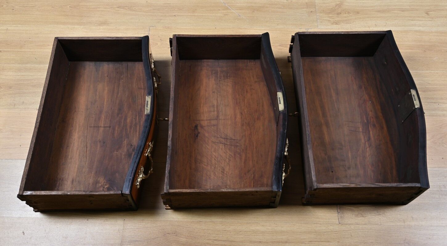 Small marquetry chest of drawers, Louis XV style – mid 19th century