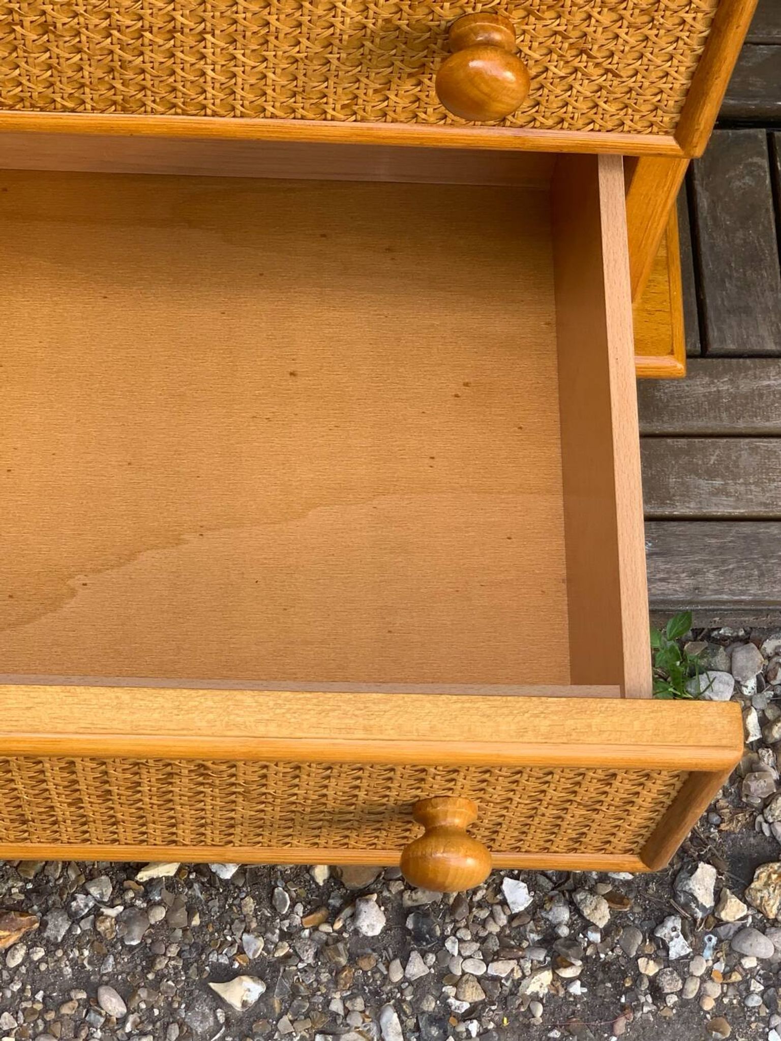 Dresser and its bedside table in rattan caning and vintage oak from the 1970s.