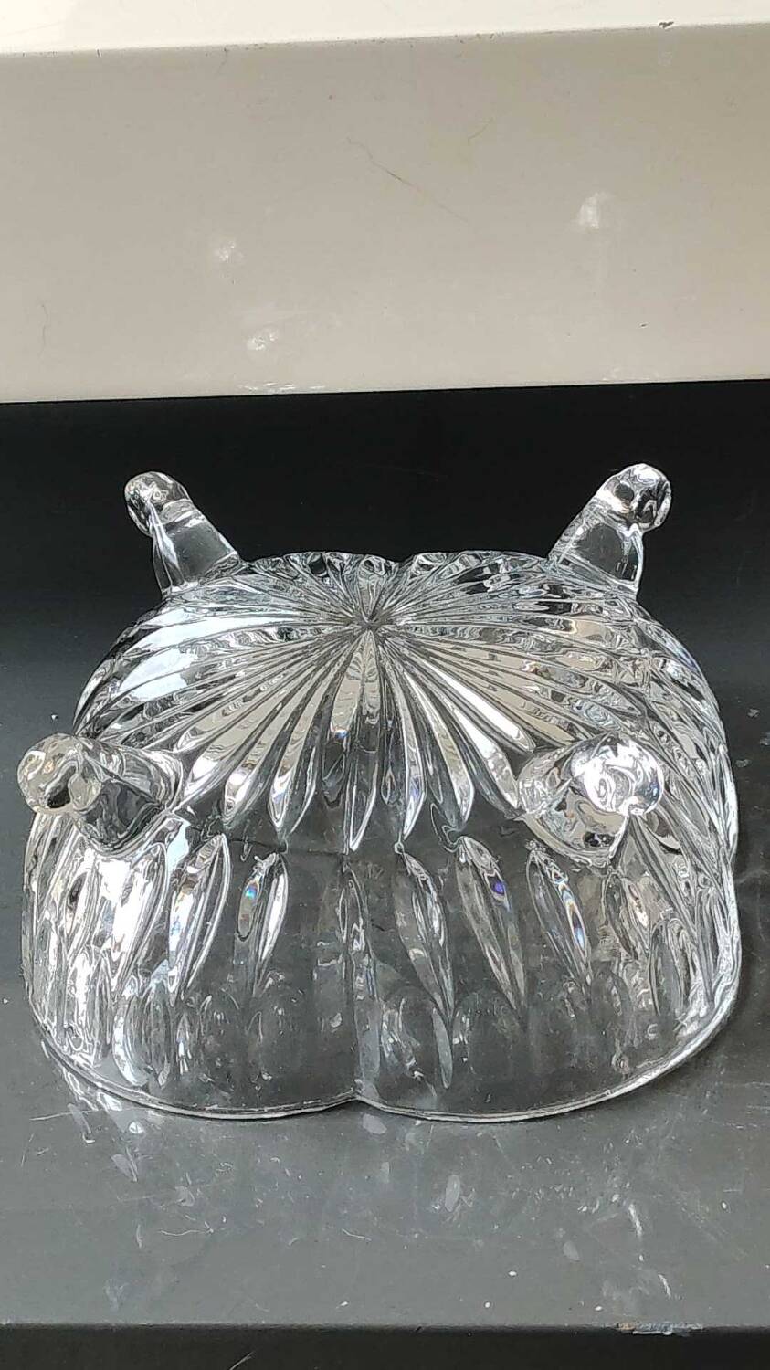 Large candy box in cut Bohemian crystal. Floral/Star motifs
