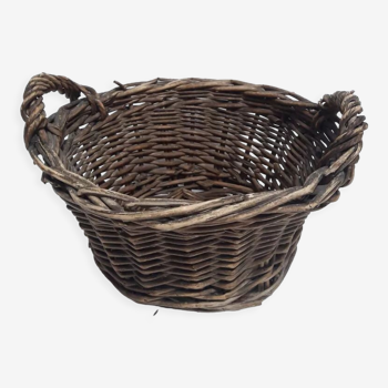 Woven wicker basket round handles