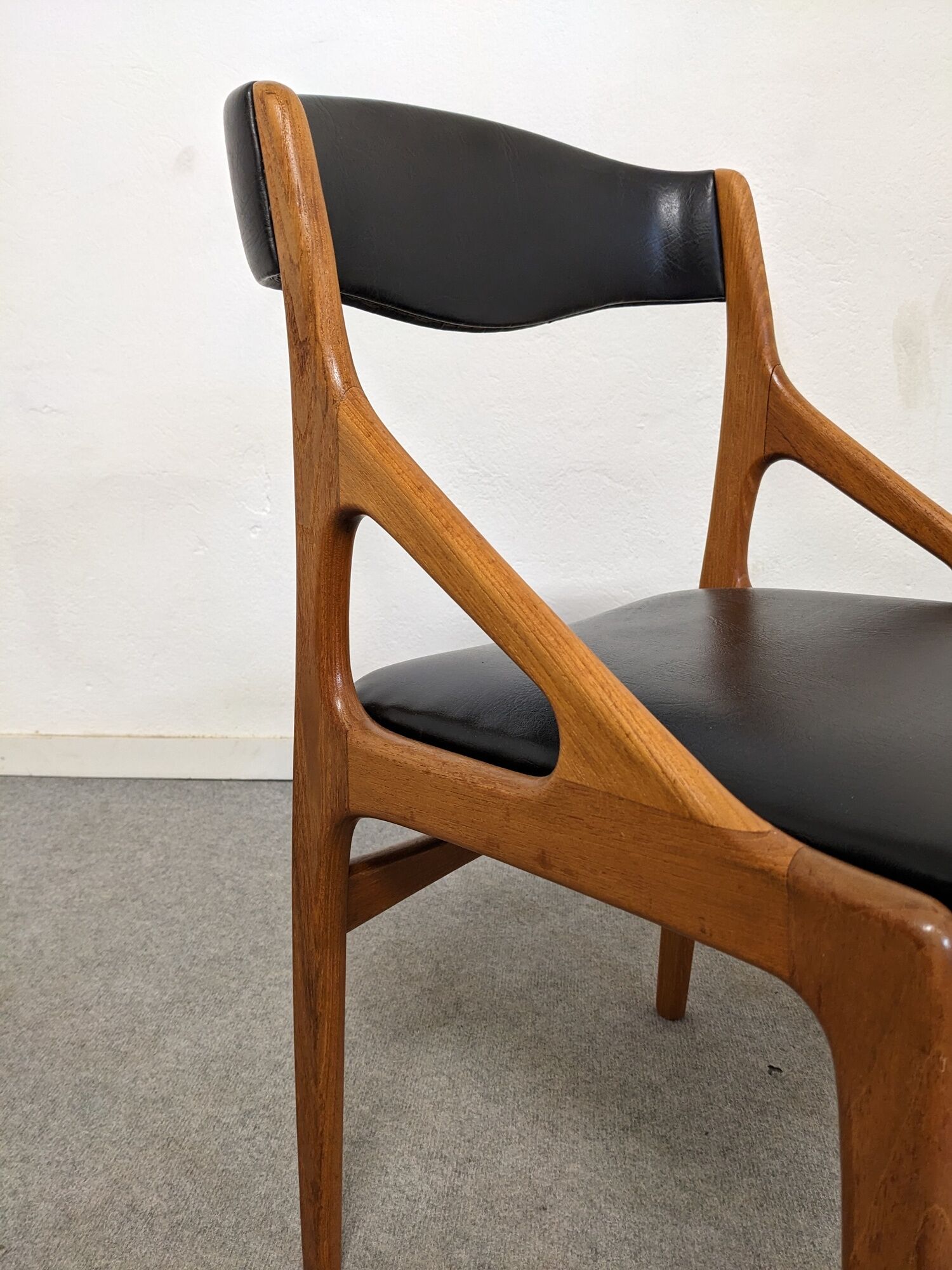 Series of 6 Scandinavian teak chairs from the 50s/60s