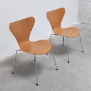 Pair of 'Series 7' chairs in oak by Arne Jacobsen for Fritz Hansen, 1955