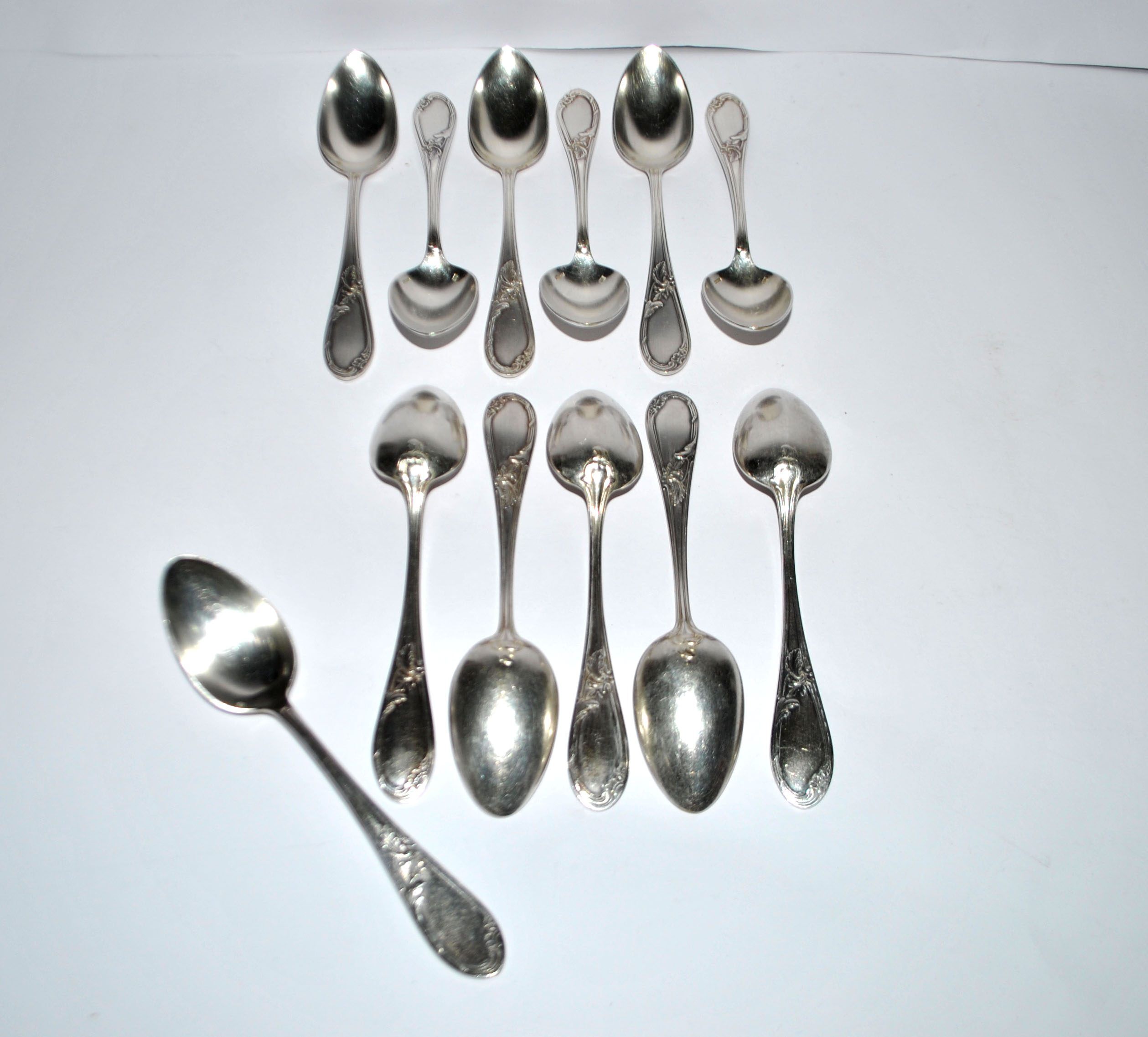 Lot of 12 silver-plated dessert spoons apollo rocaille model.