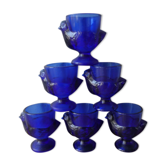 6 coquetiers en verre bleu forme poule France, années 70