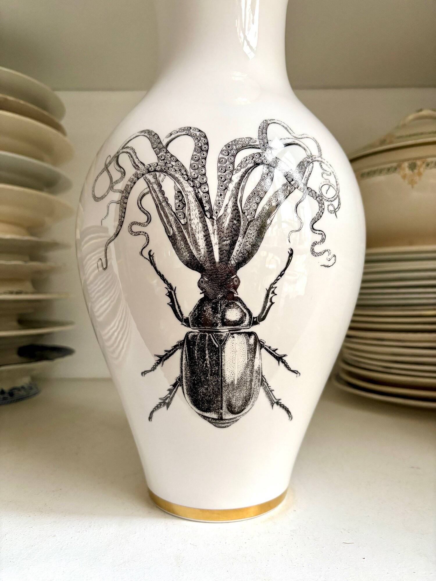 White and gold porcelain vase with black patterns by Mauricio Ortiz