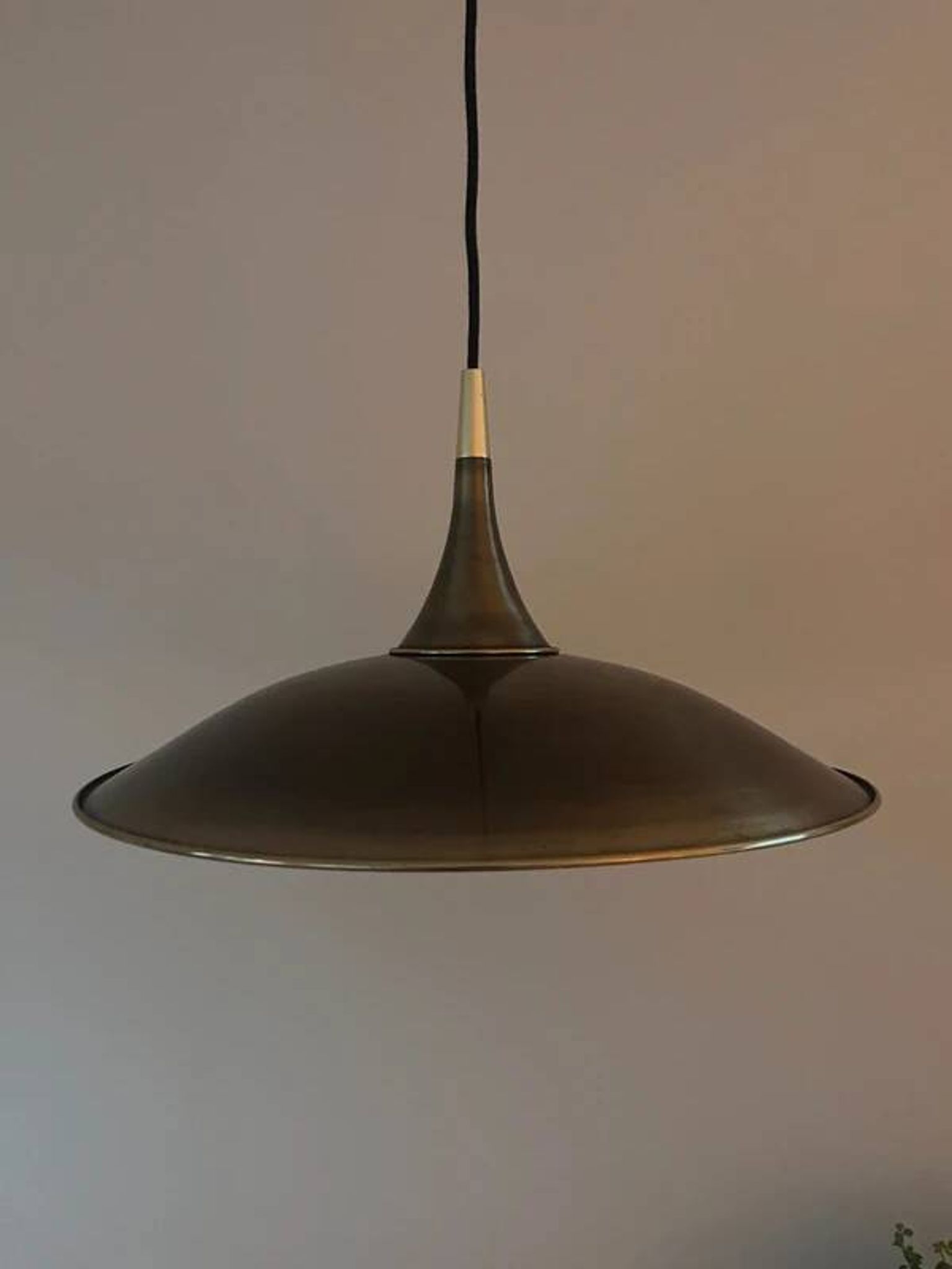 Suspension vintage en laiton attribuée à Florian Schulz - Lampe design allemande faite main