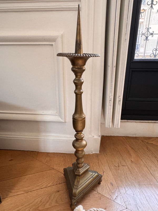 Pique cierge/bougeoir d'église bronze haute époque 16eme