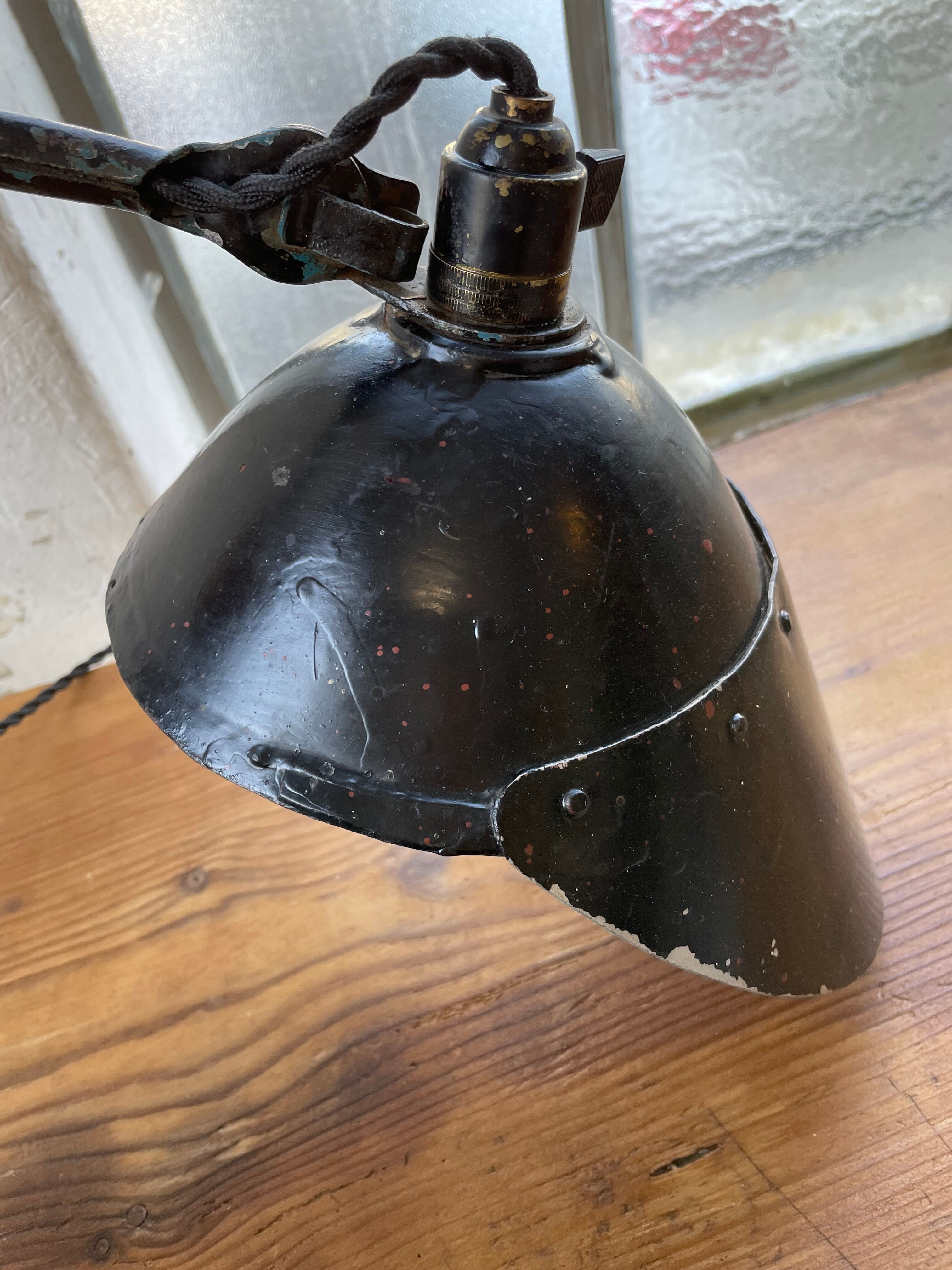 Articulated workshop lamp ravel ball joints