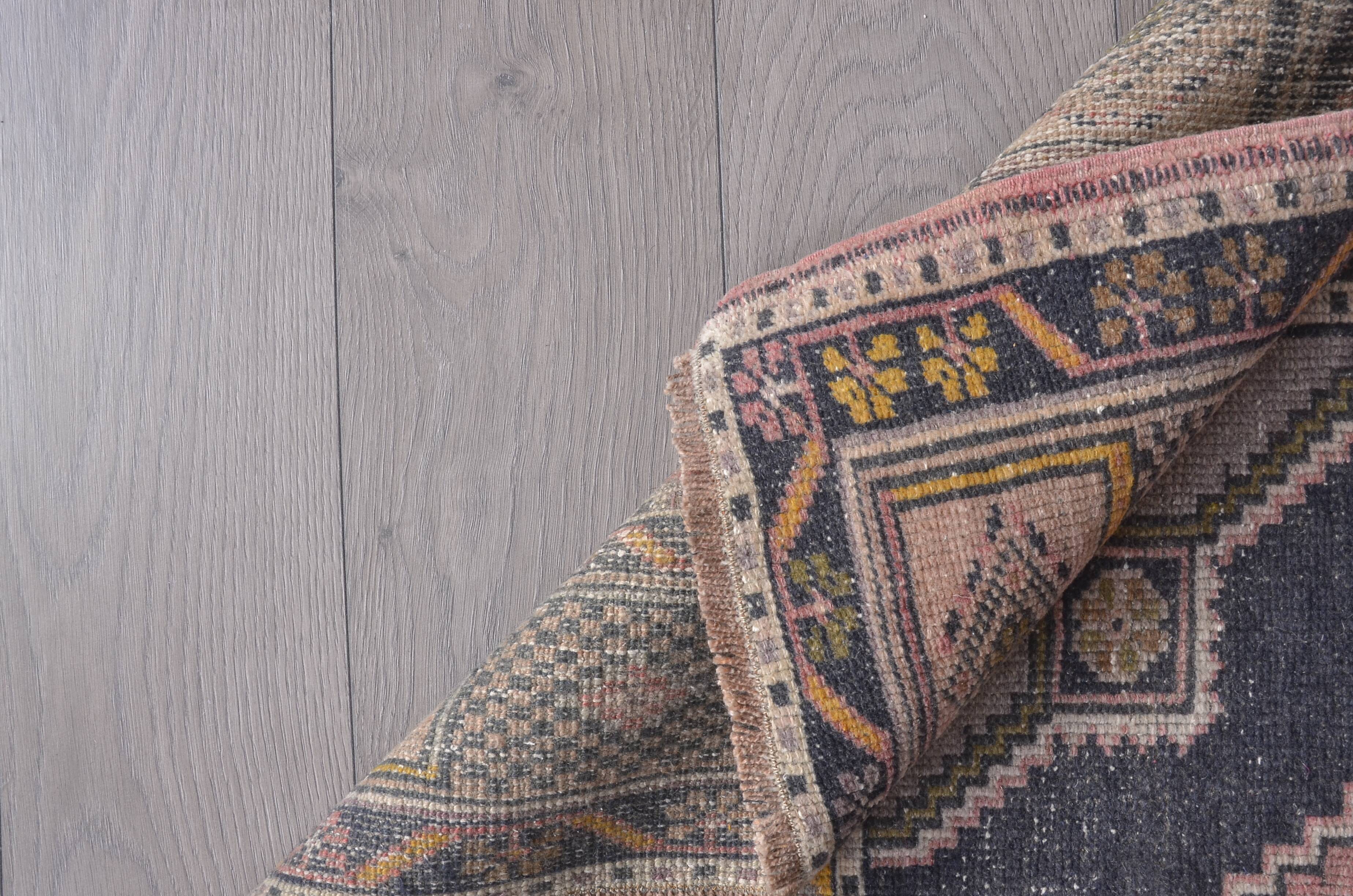One a Kinf Of Unique Vintage Rug c837