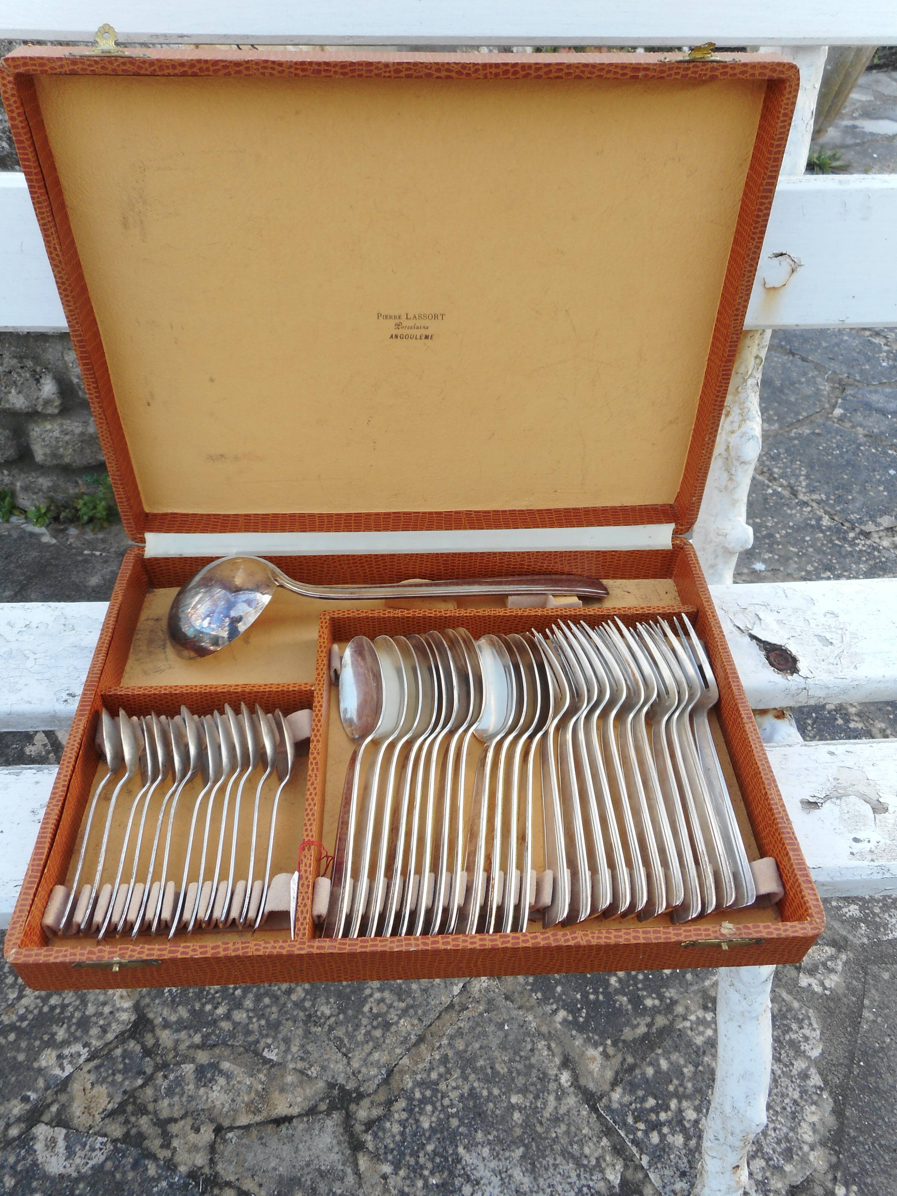 Box with silver metal housewife