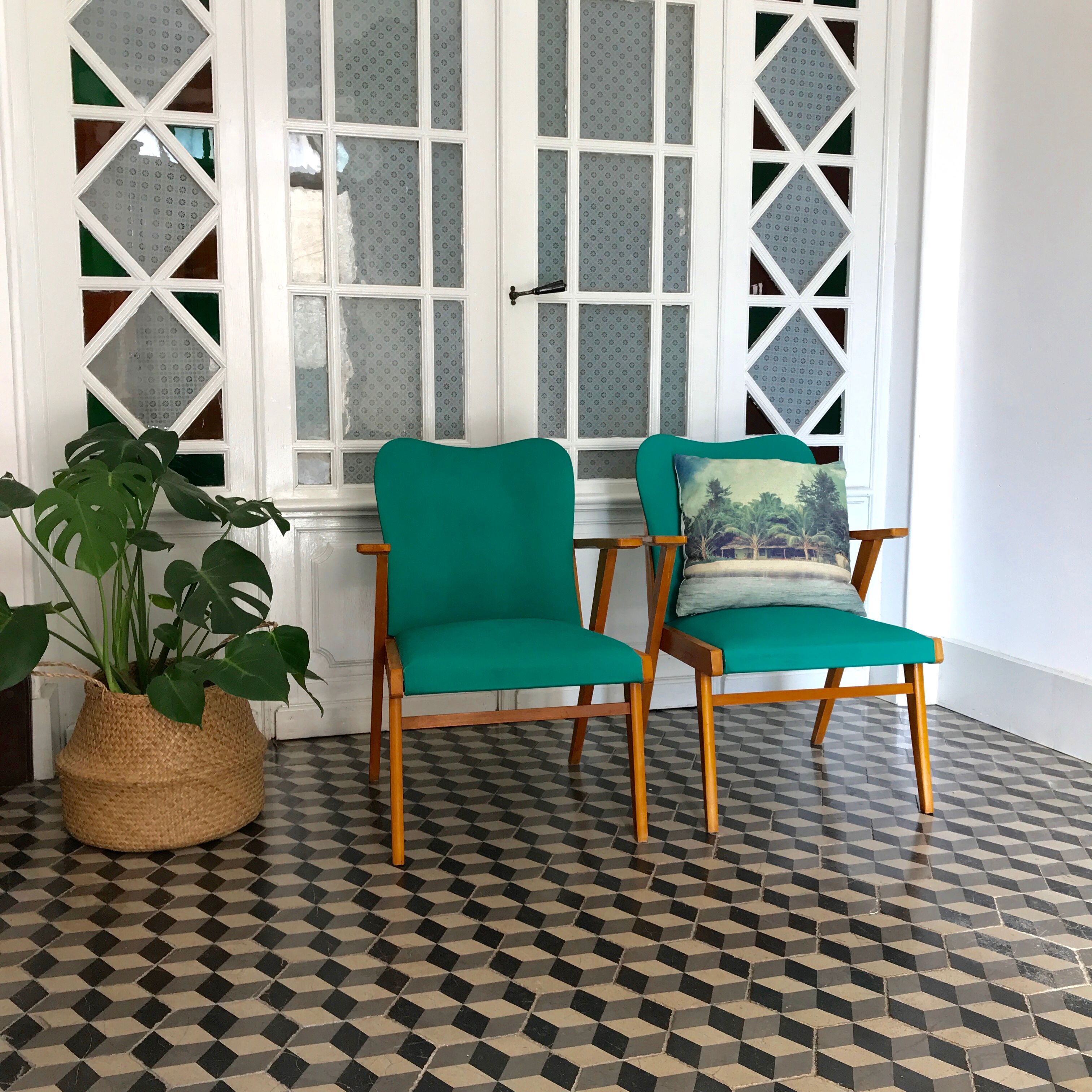 Fauteuil vintage bois et skaï vert