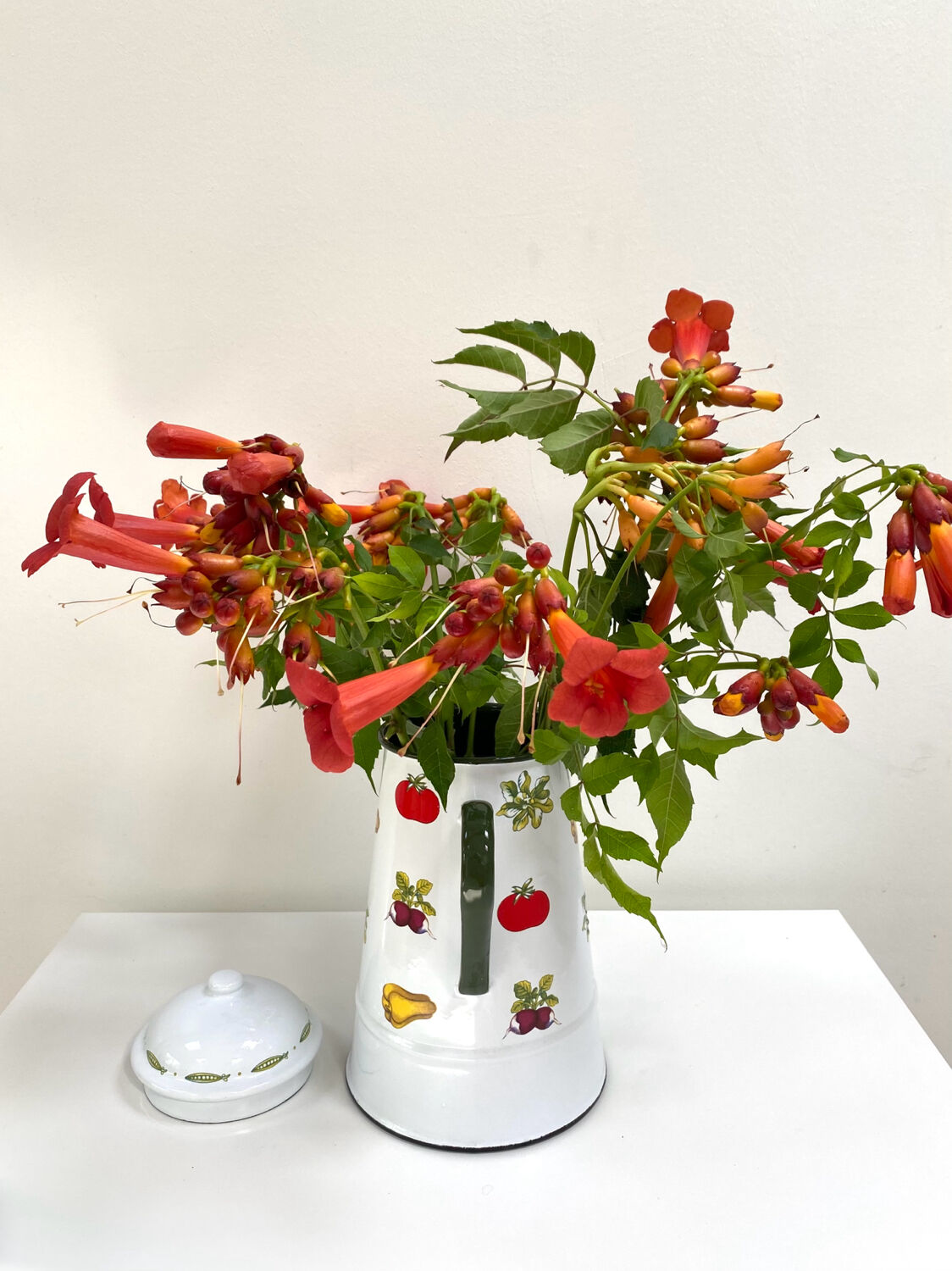 Cafetière vintage en métal émaillé