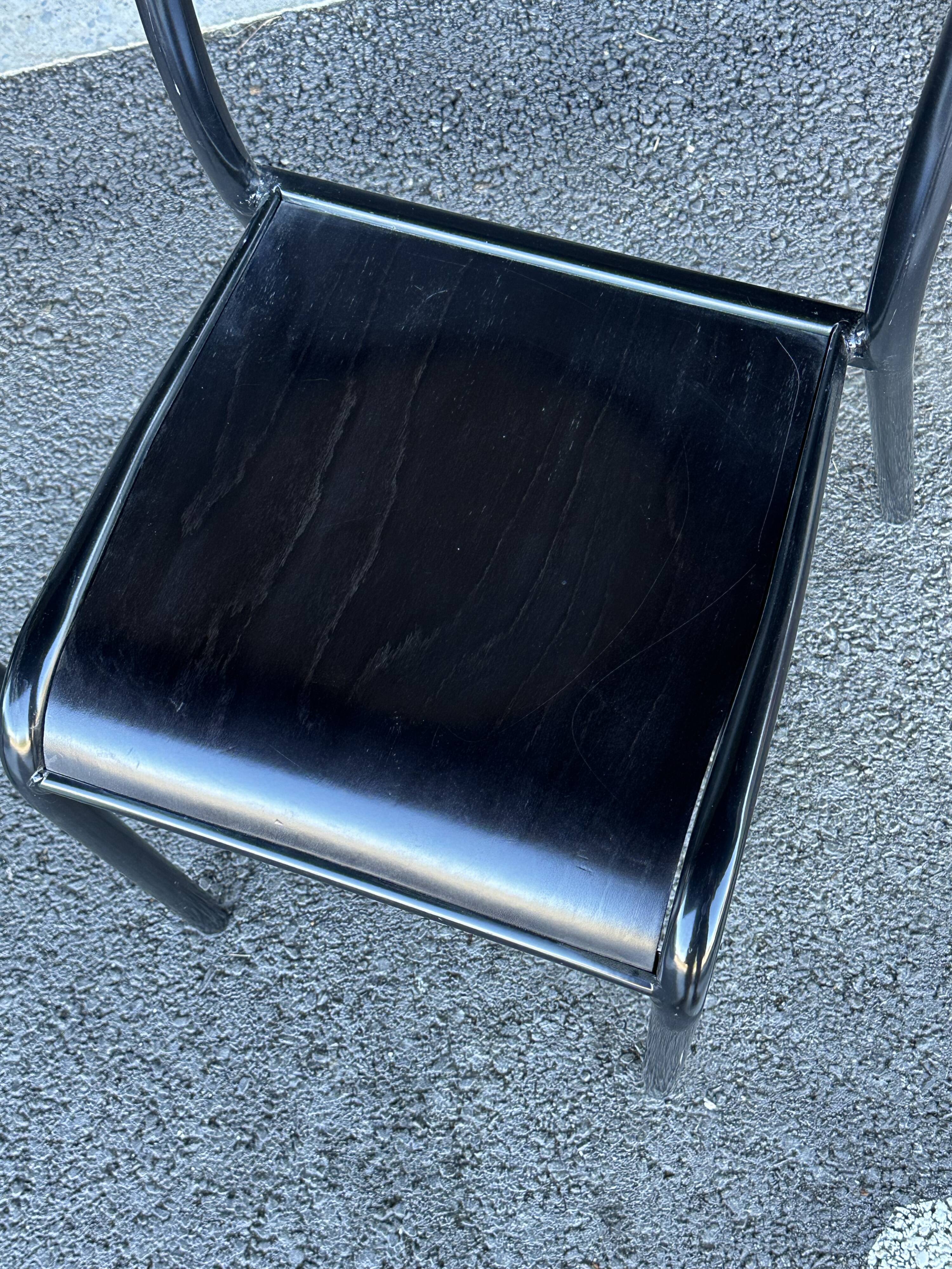 Paire de chaises Mullca 510 rééditées par Label Edition en version noire