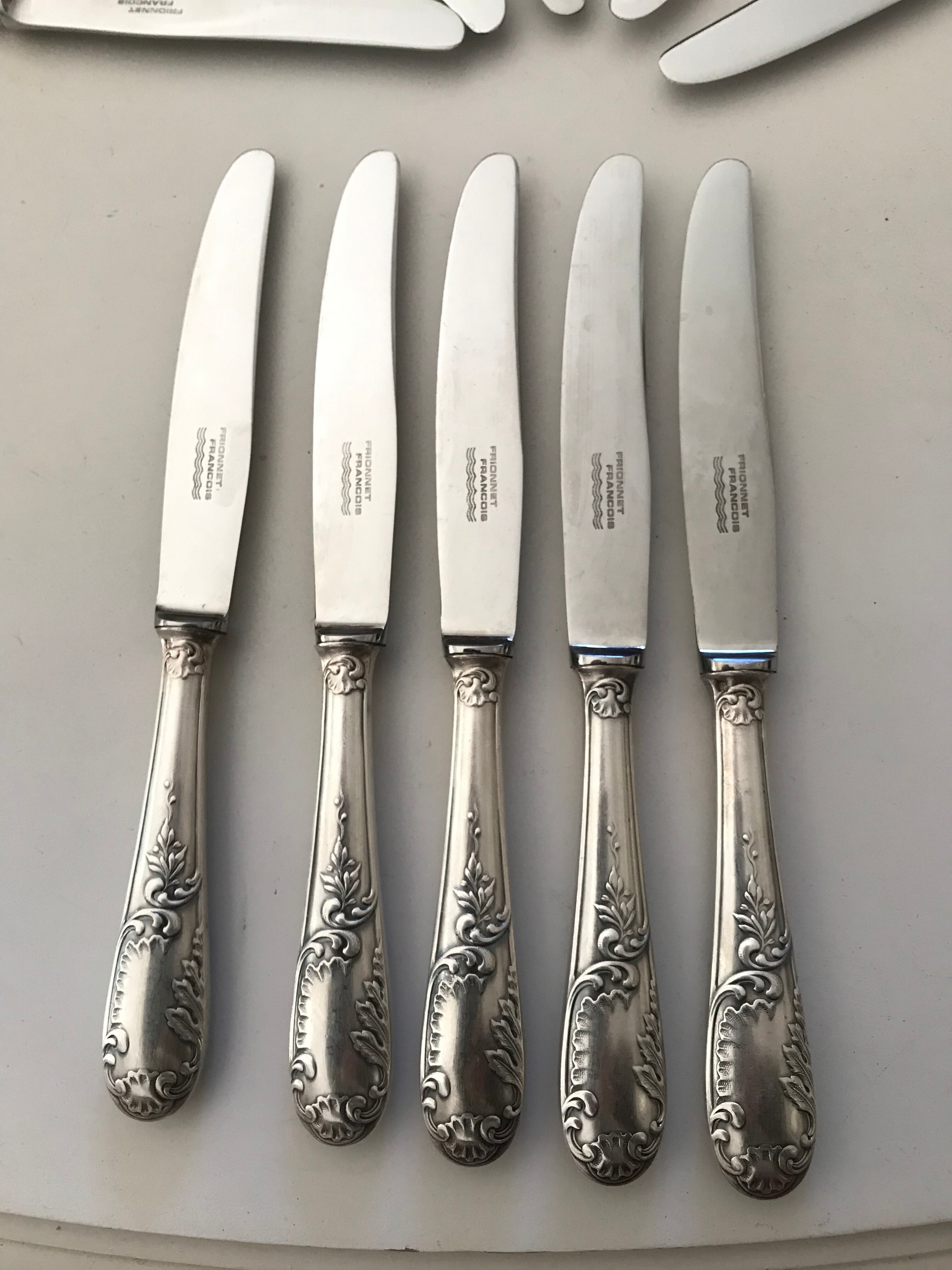 10 Series of 10 silver metal knives François Frionnet