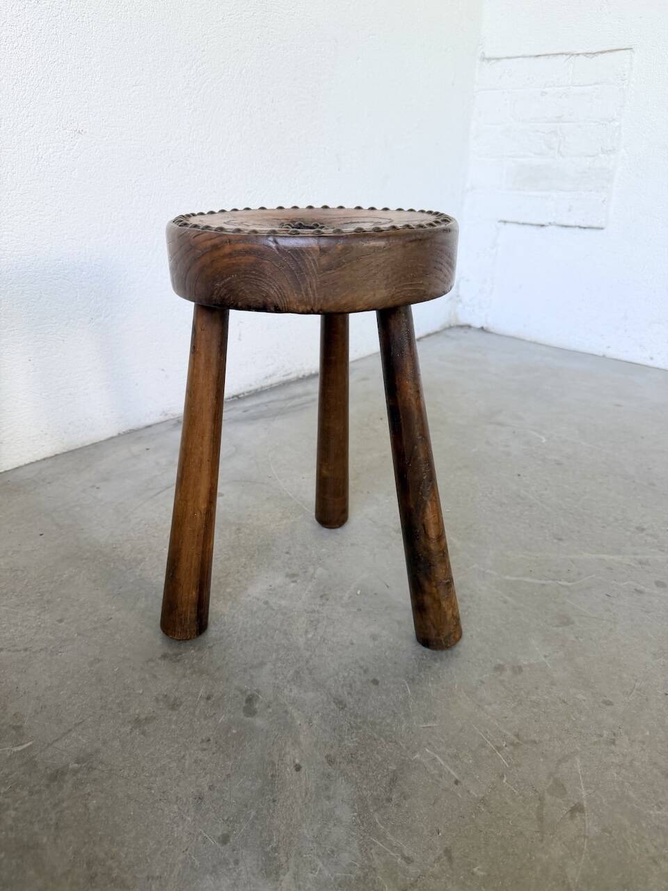 Three-legged shepherd stool oak