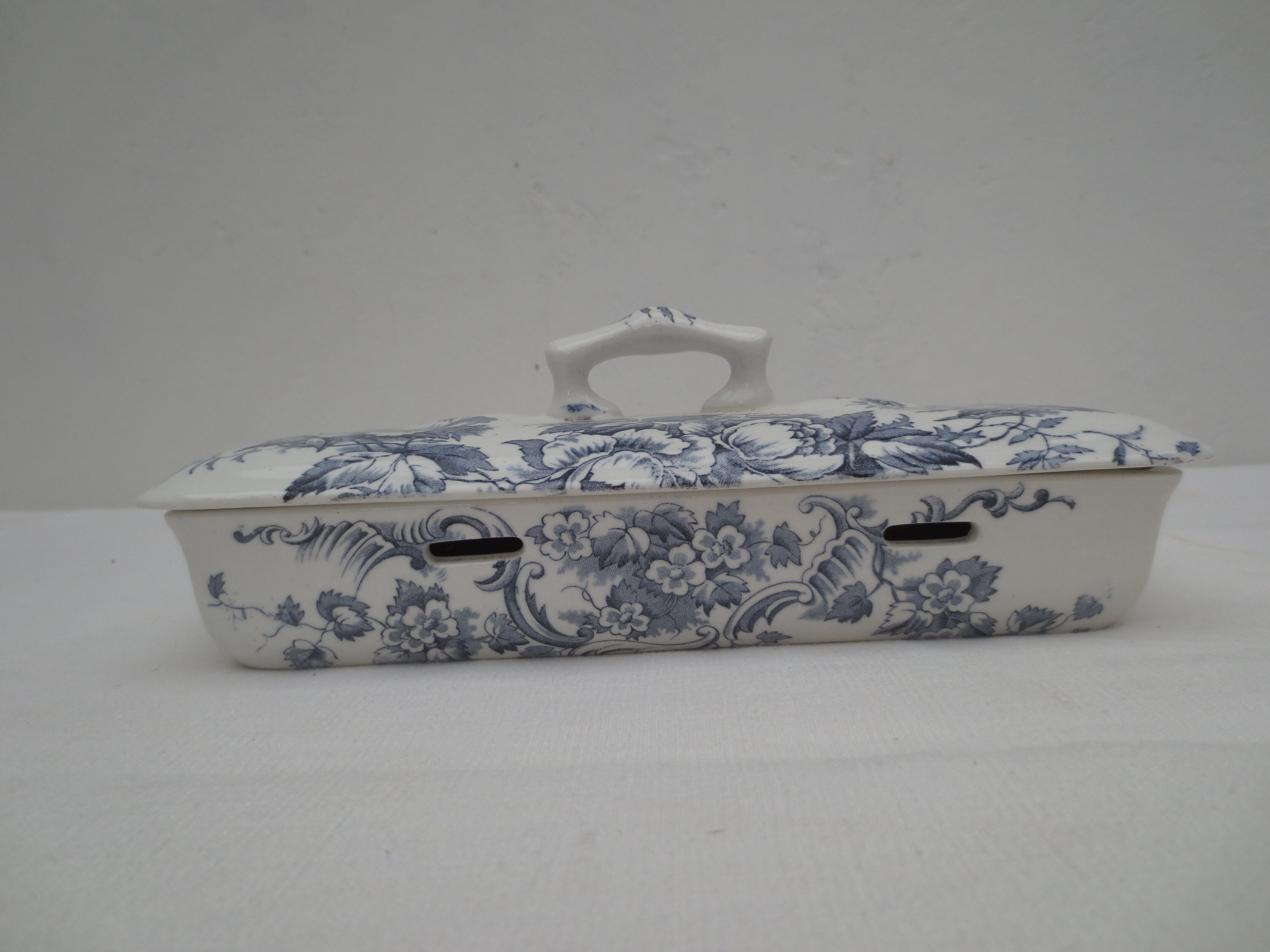 stanley-branded rectangular ceramic box