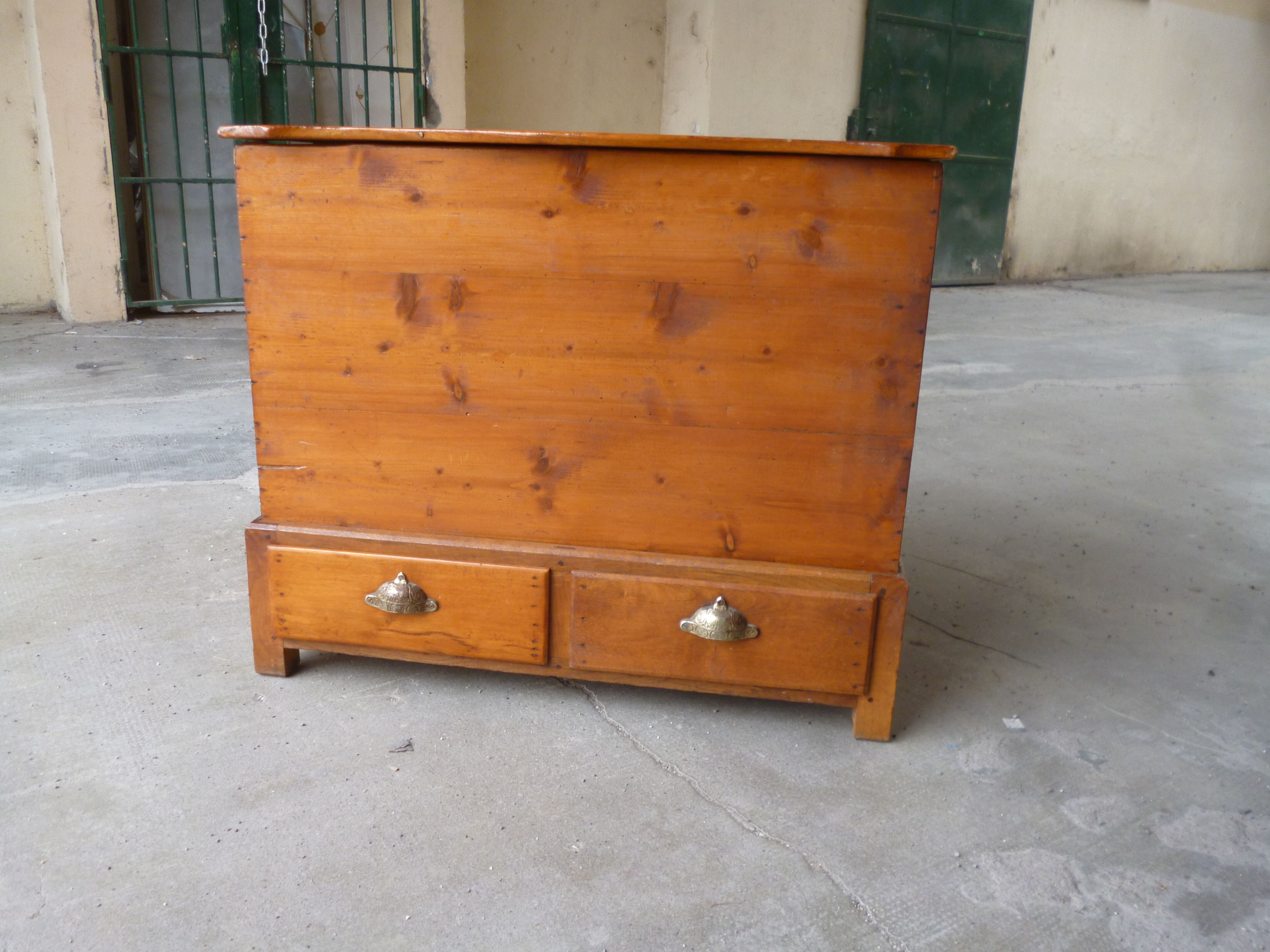 Wood chest