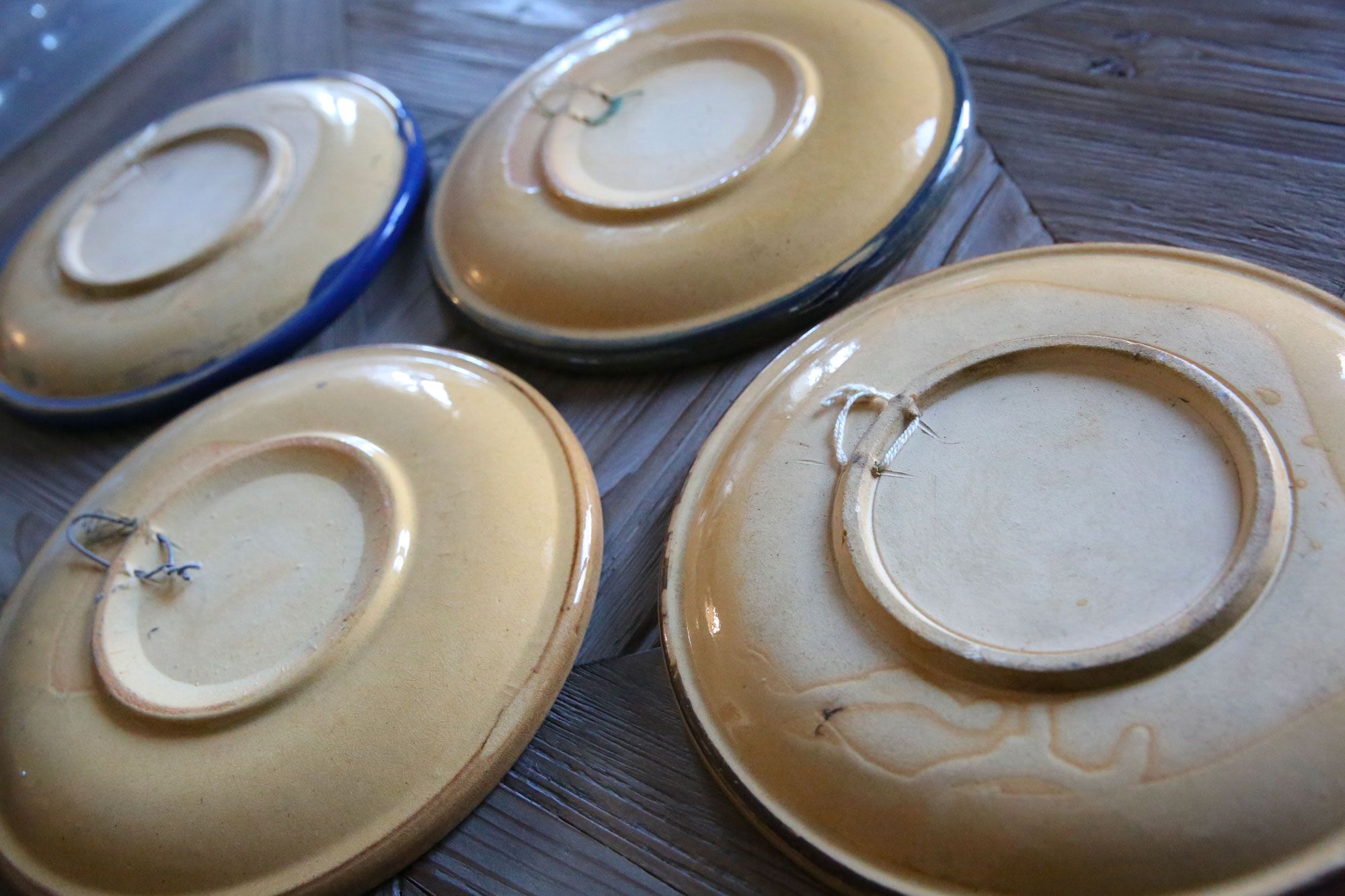 Set of 4 old and artisanal Savoyard plates