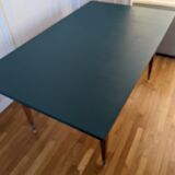 Extendable dining table