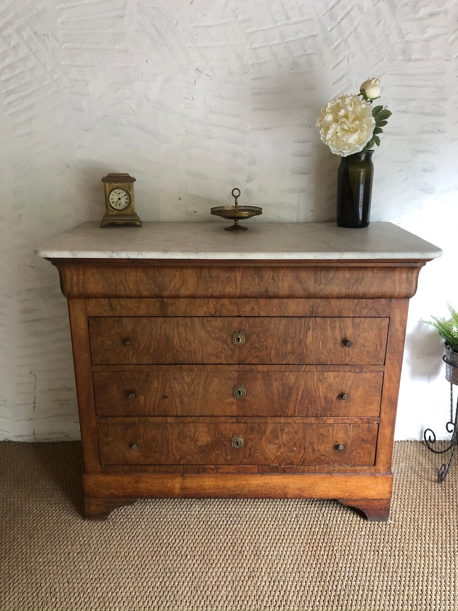 Ancient chest of drawers