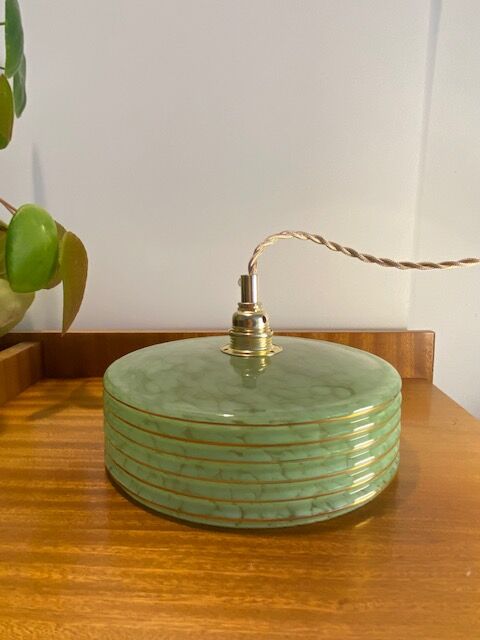 Clichy glass suspension