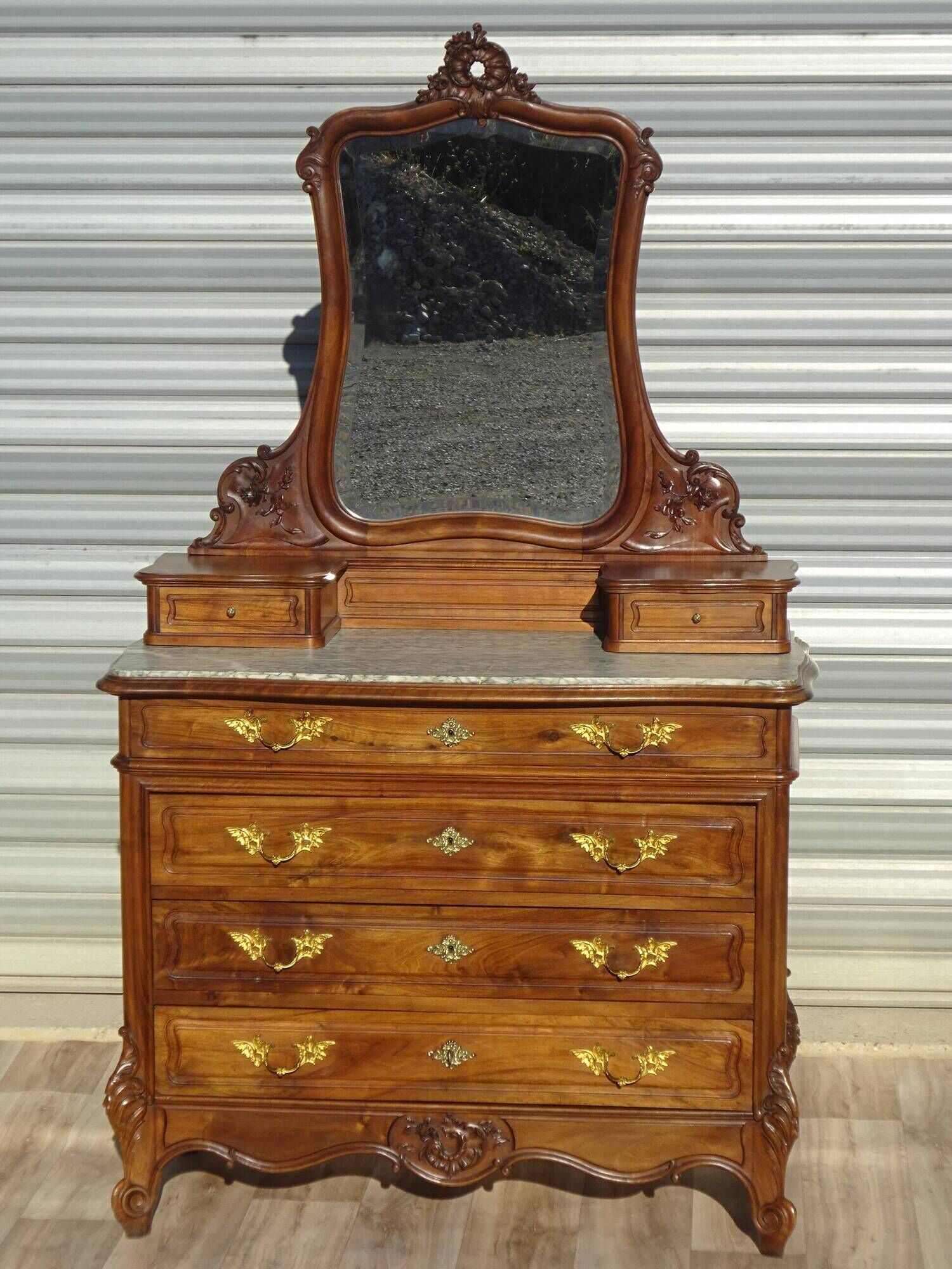Commode en noyer Louis XV avec miroir