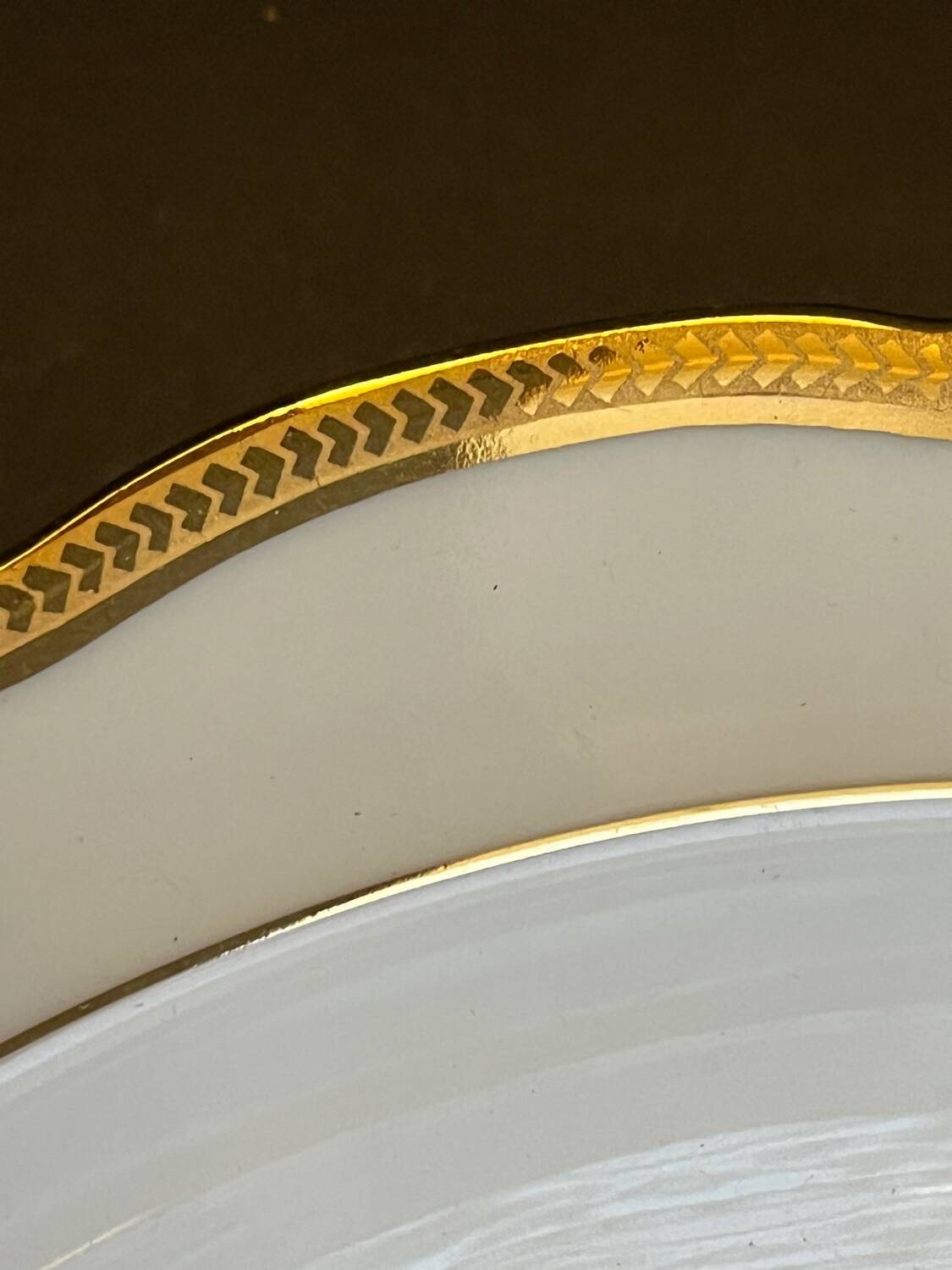 Round dish in fine Limoges porcelain