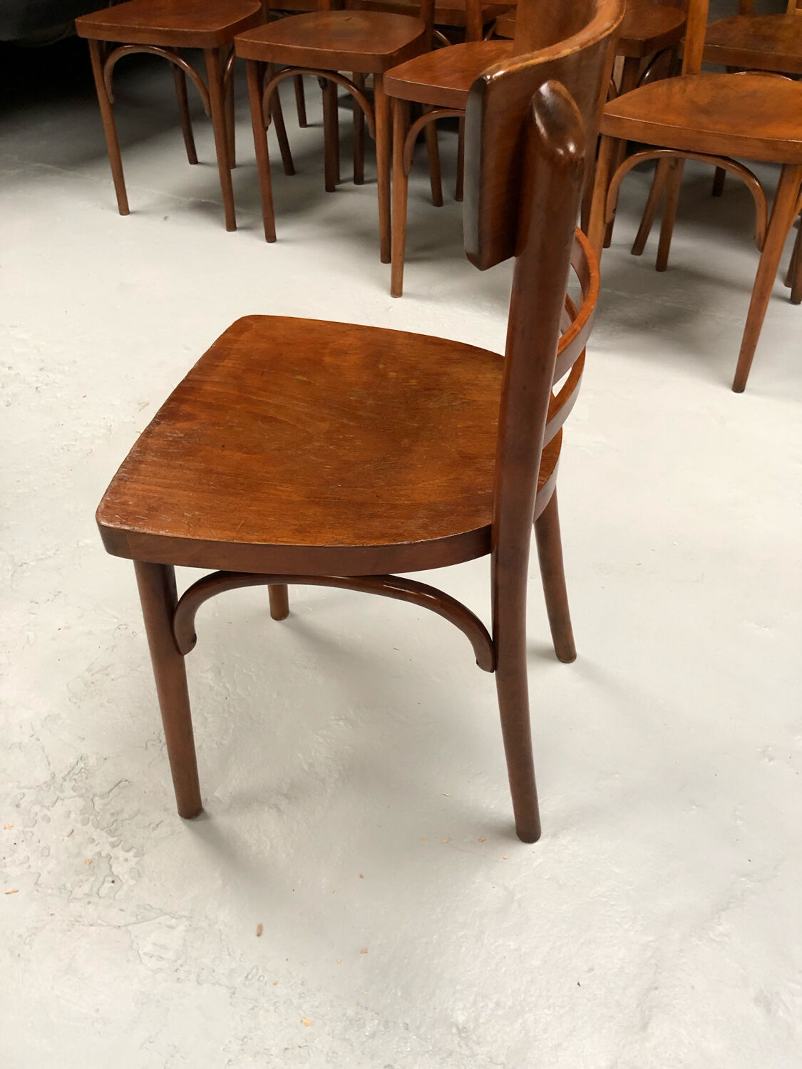 Serie de 10 chaises bistrot bois courbé