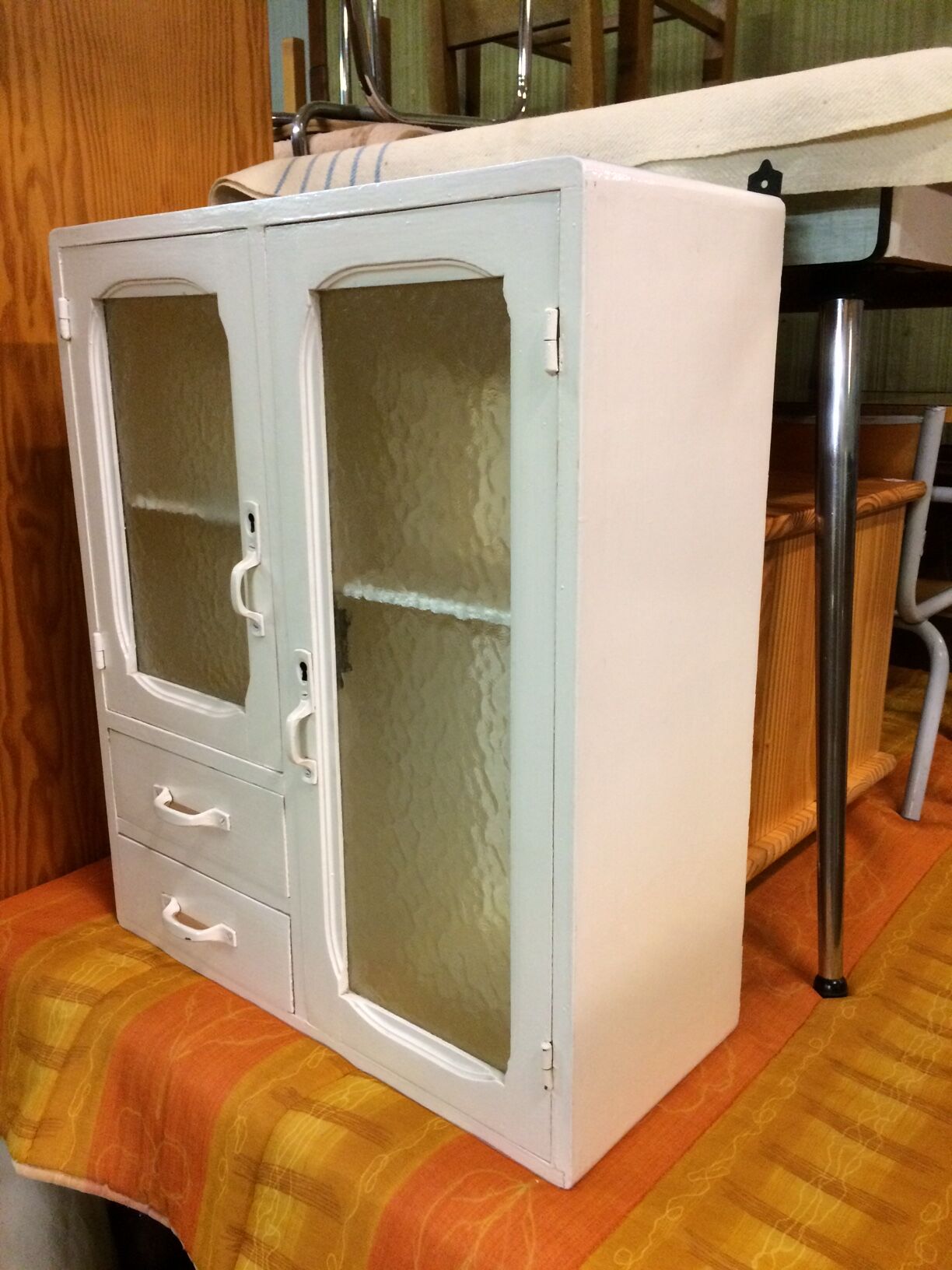 Old medicine cabinet - 50s