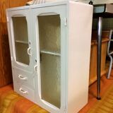 Old medicine cabinet - 50s