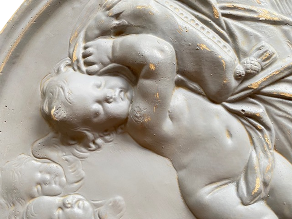 Plaster medallion with RARE cherubs