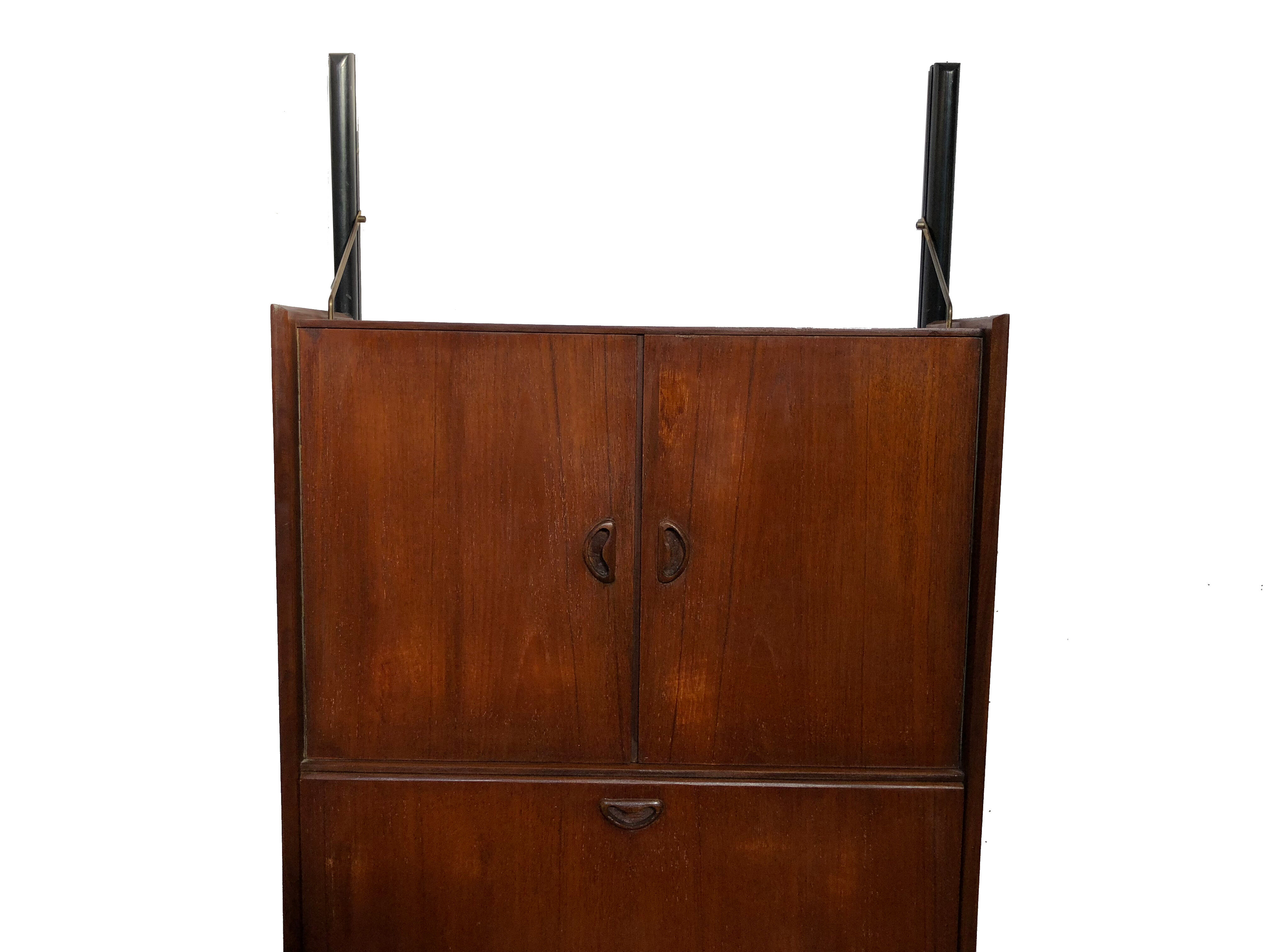 Louis Van Teeffelen writind desk of Webe 60s