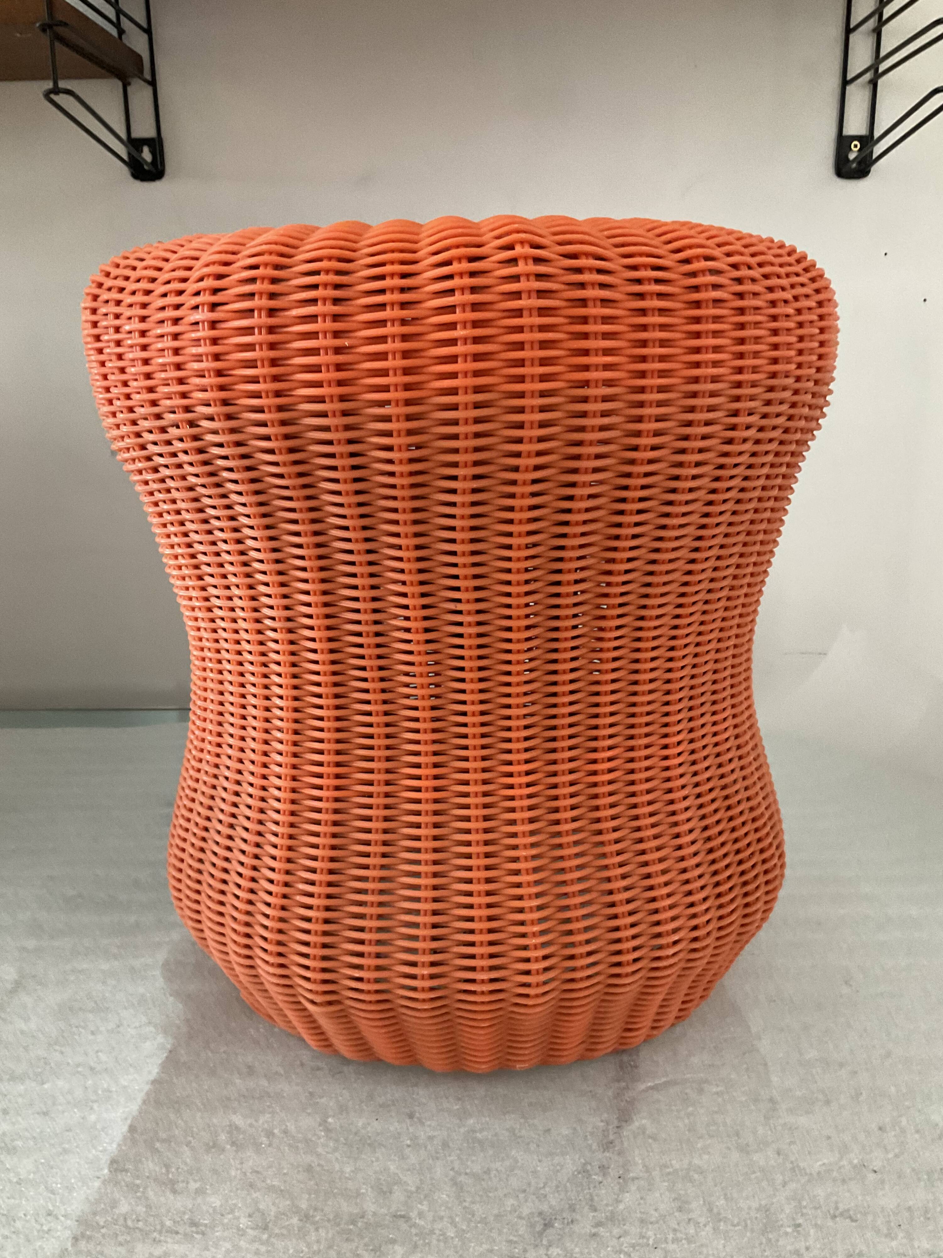Scoubidou pouf from the 70s