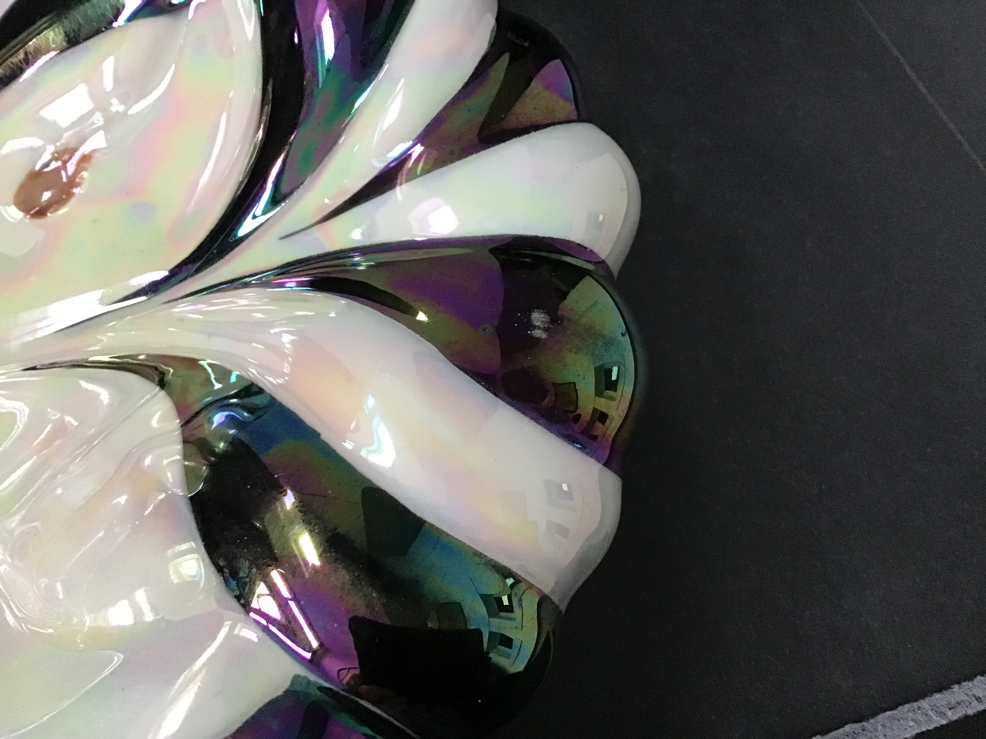 Verceram iridescent ceramic leaf cutter