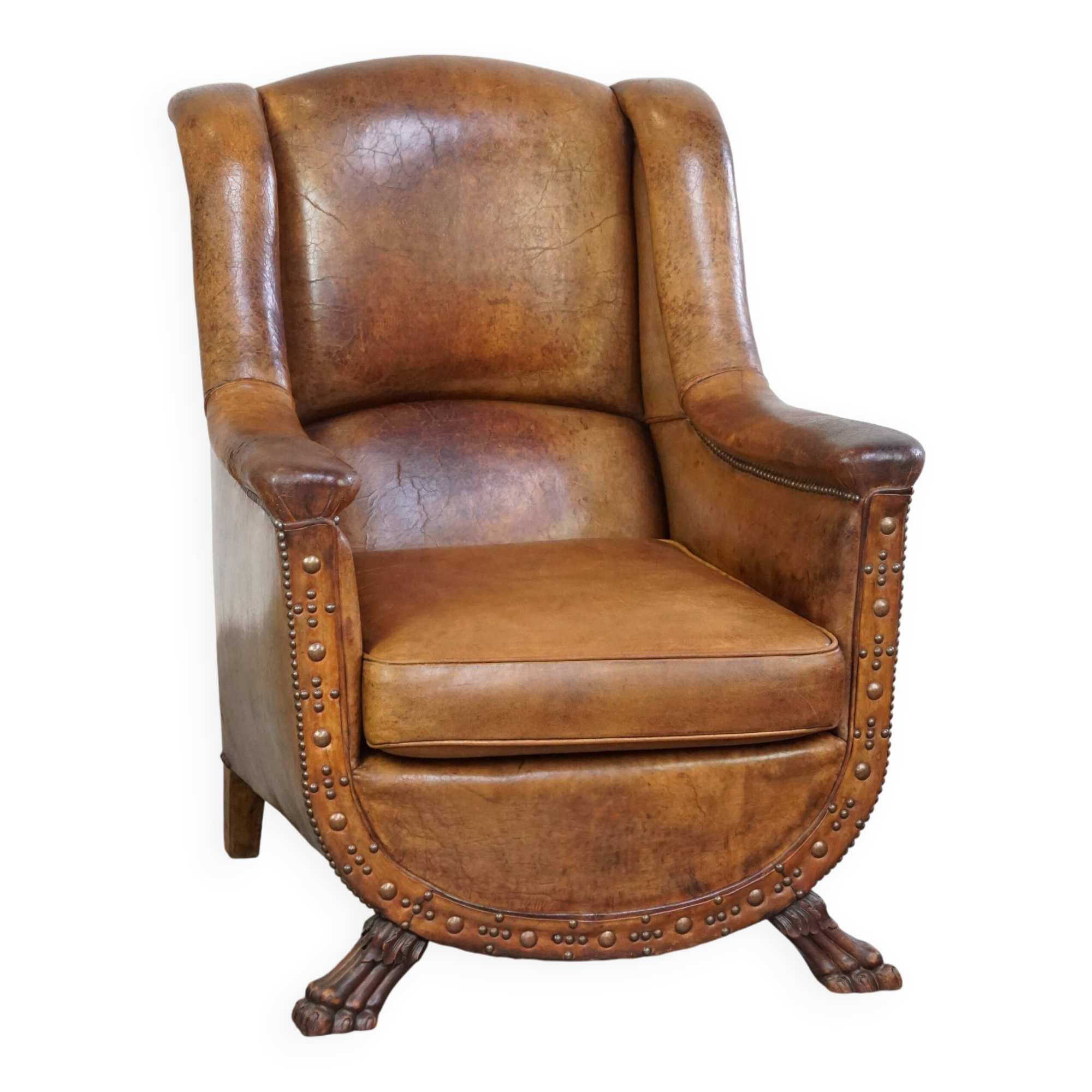 Fauteuil en cuir de mouton antique caractéristique avec de beaux détails et un design unique