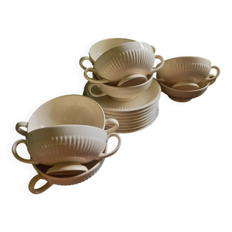 Set of 8 vintage Wedgwood cups with handles and 8 saucers