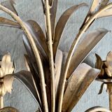 Wall lamp in gilded brass with a daisy design.