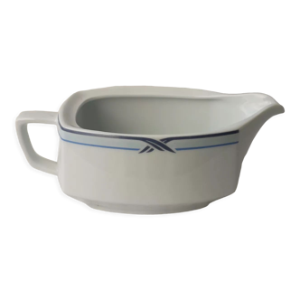 Porcelain sauce maker